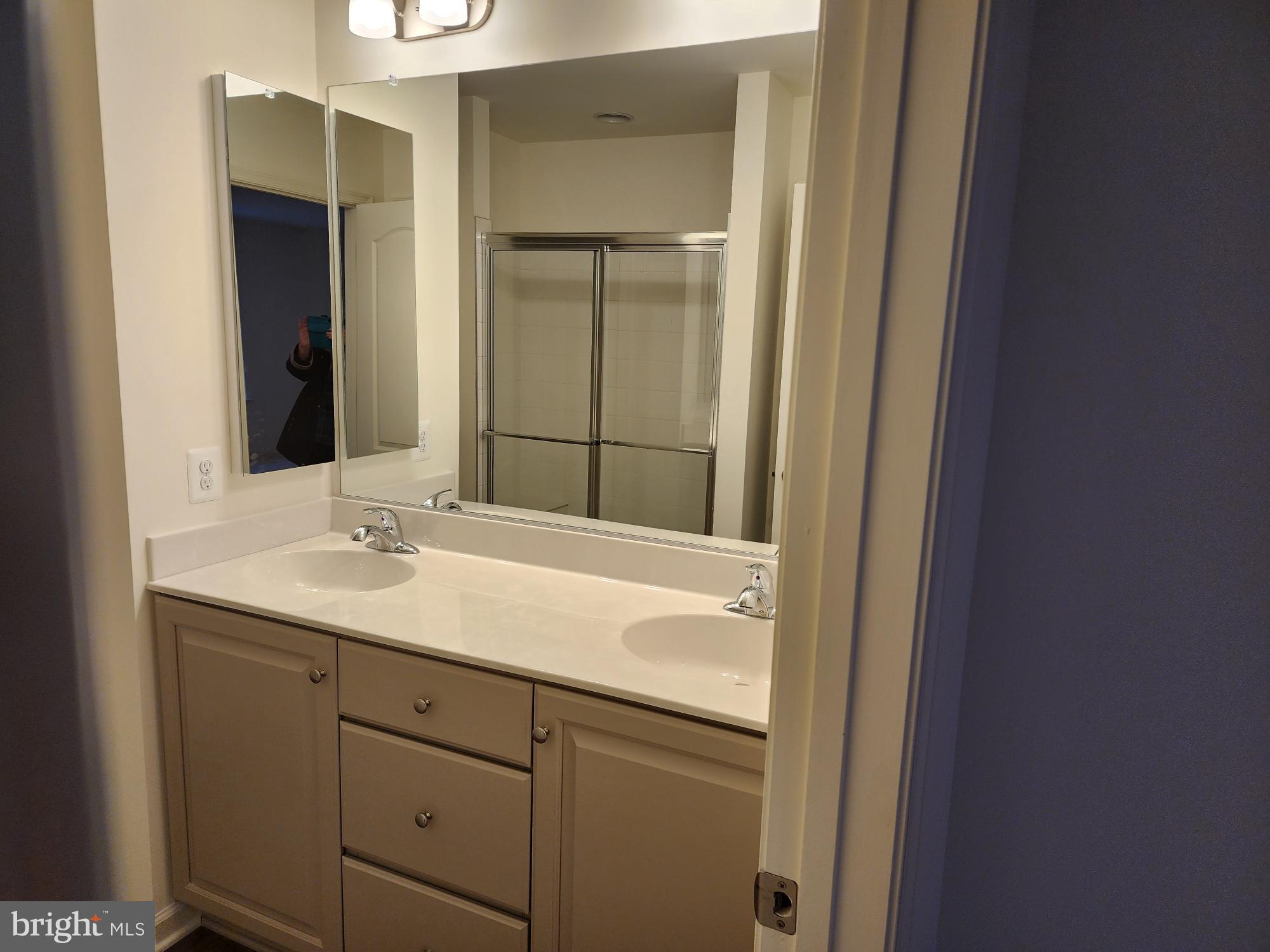 OVERLOOK AT RIVERSIDE TOWNHOMES - Residential Lease