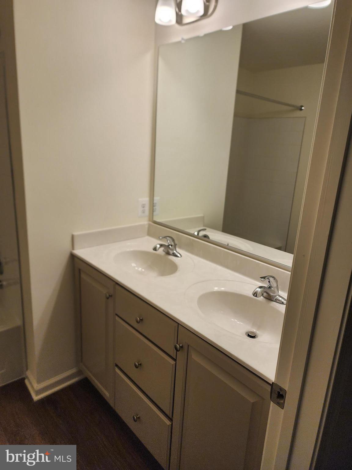 OVERLOOK AT RIVERSIDE TOWNHOMES - Residential Lease