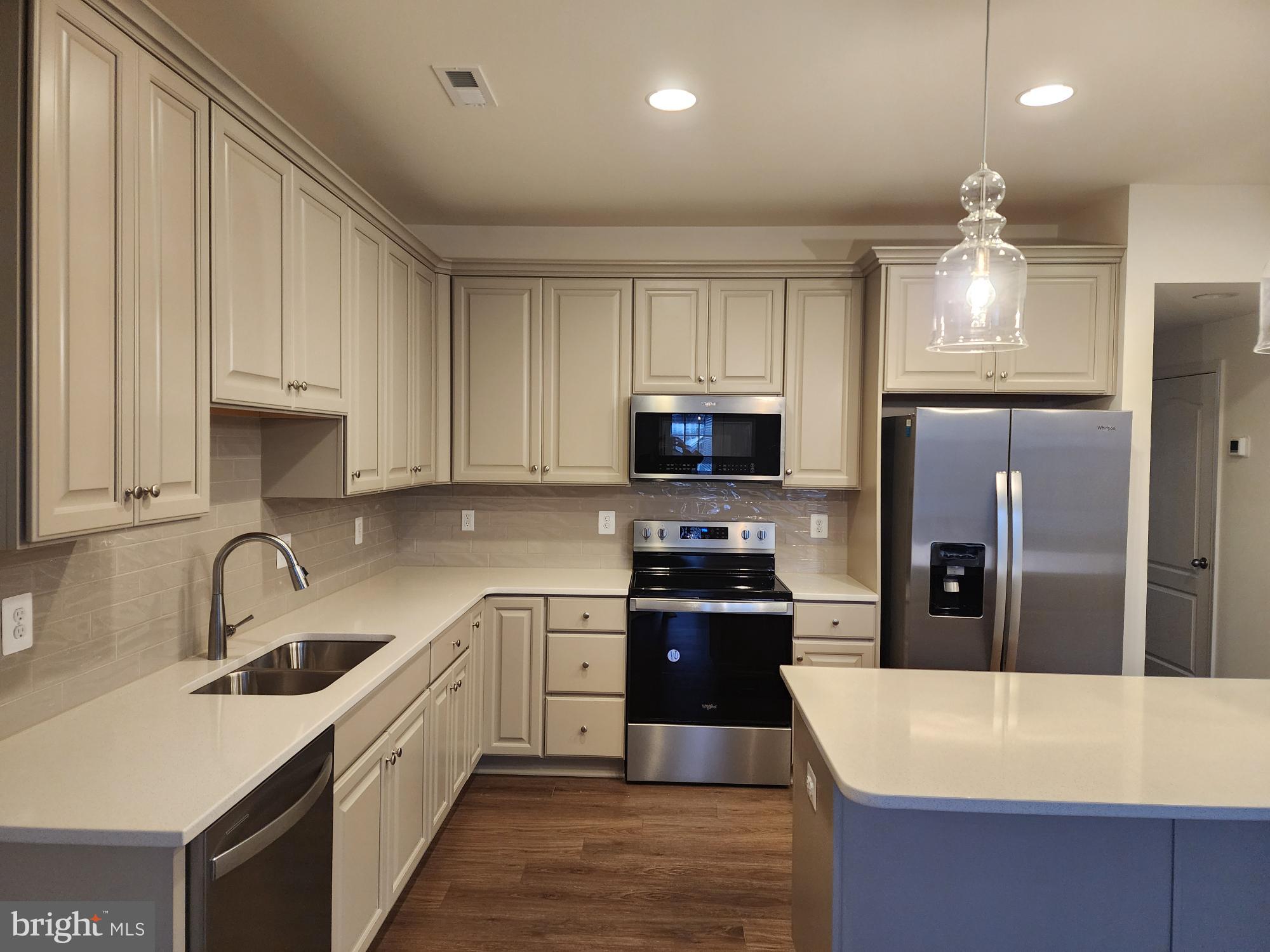 OVERLOOK AT RIVERSIDE TOWNHOMES - Residential Lease