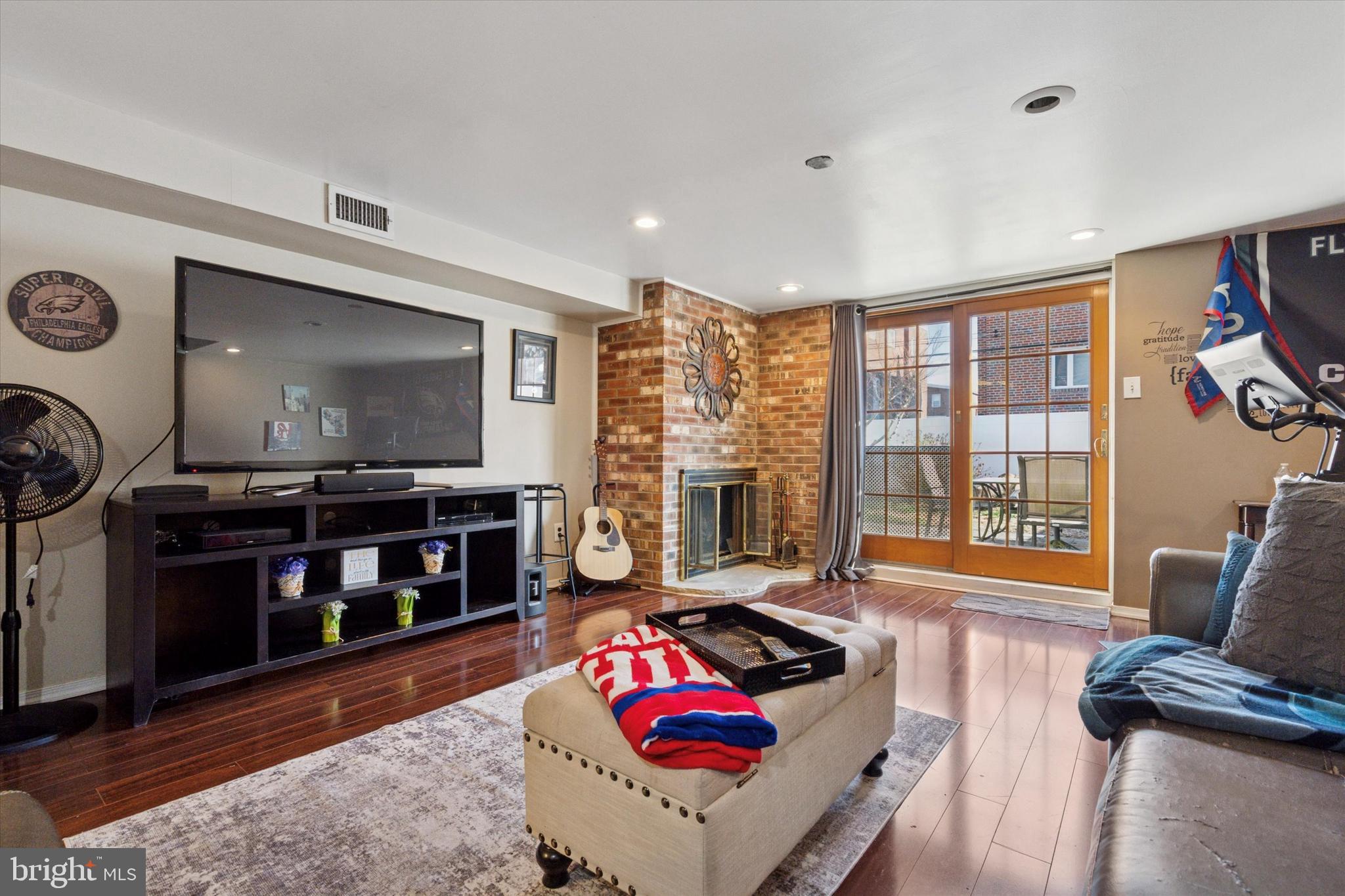 HOLME CIRCLE - Residential