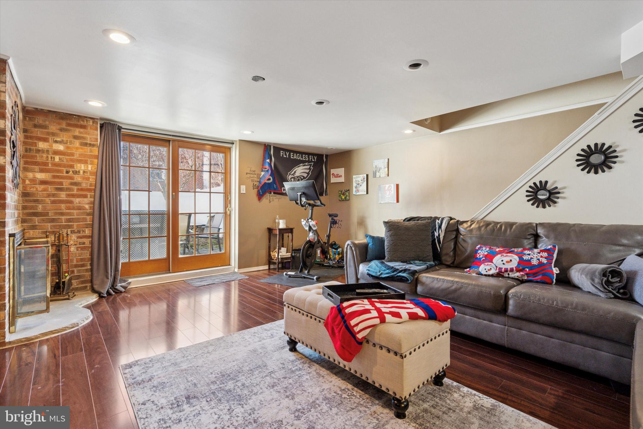 HOLME CIRCLE - Residential