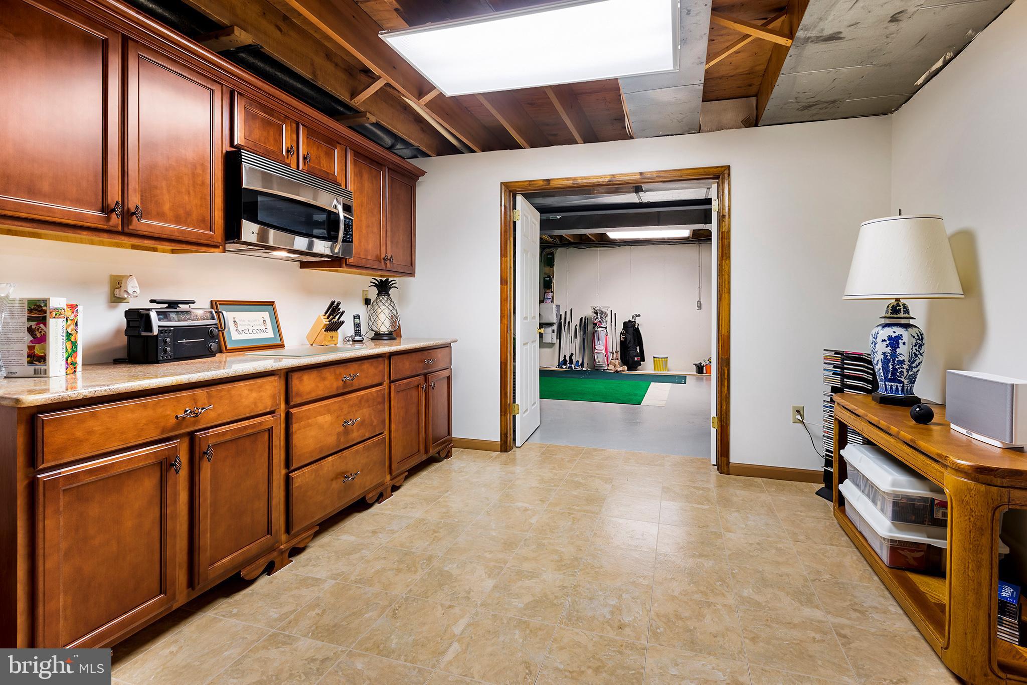 HILLCREST MDWS - Residential