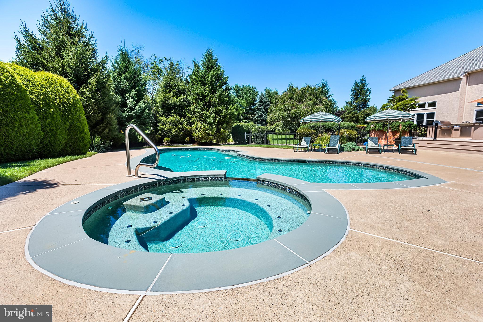 HILLCREST MDWS - Residential