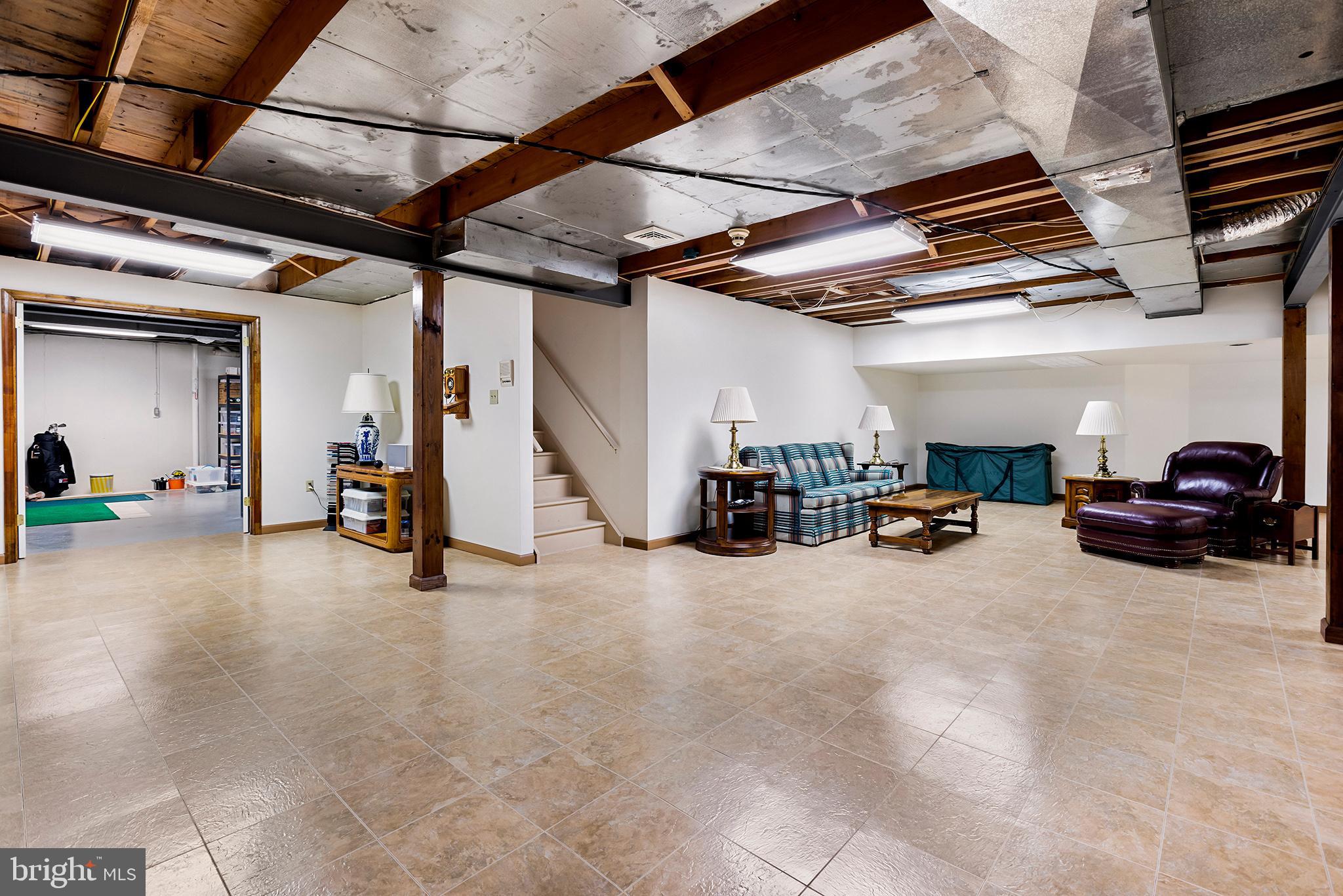 HILLCREST MDWS - Residential
