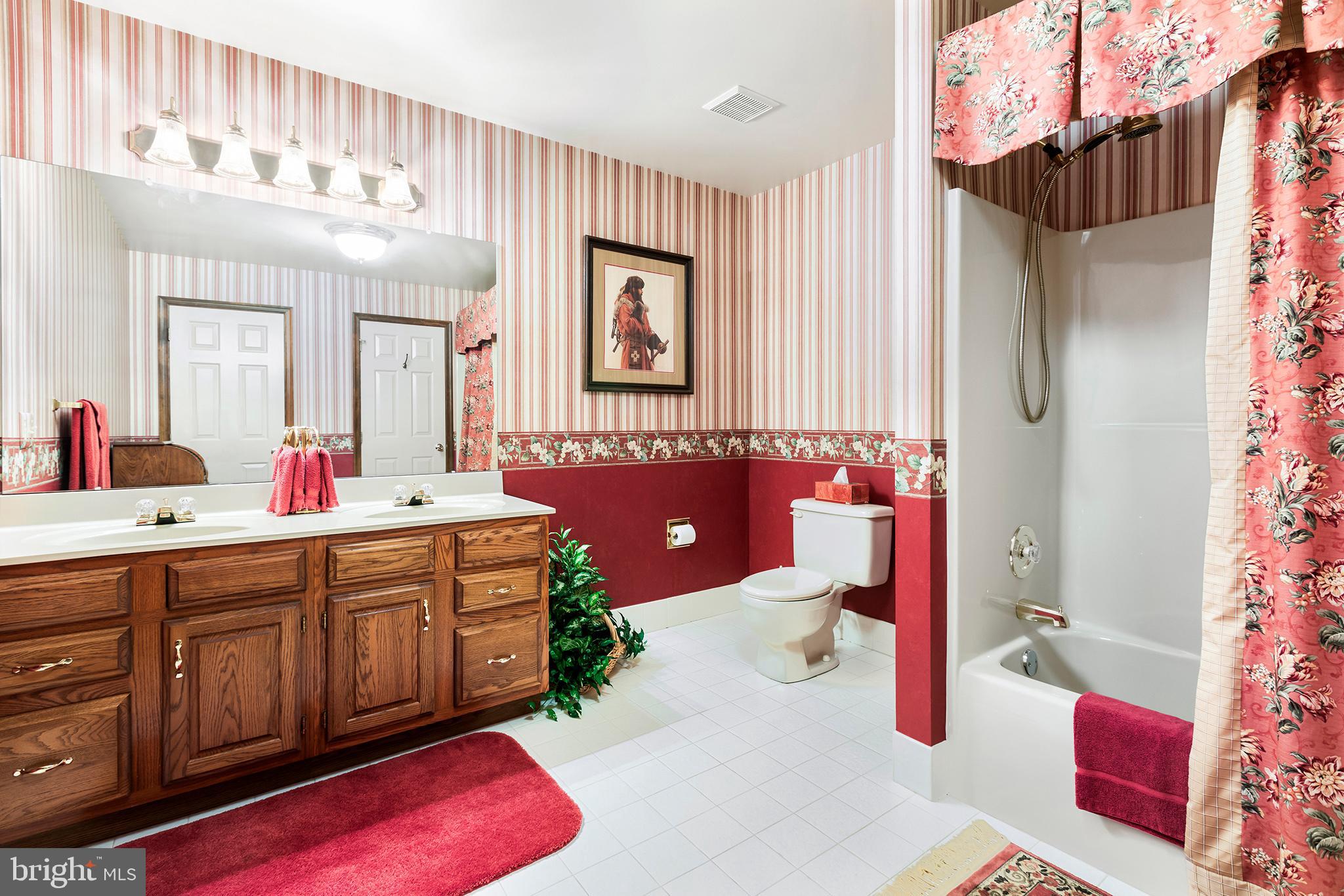 HILLCREST MDWS - Residential