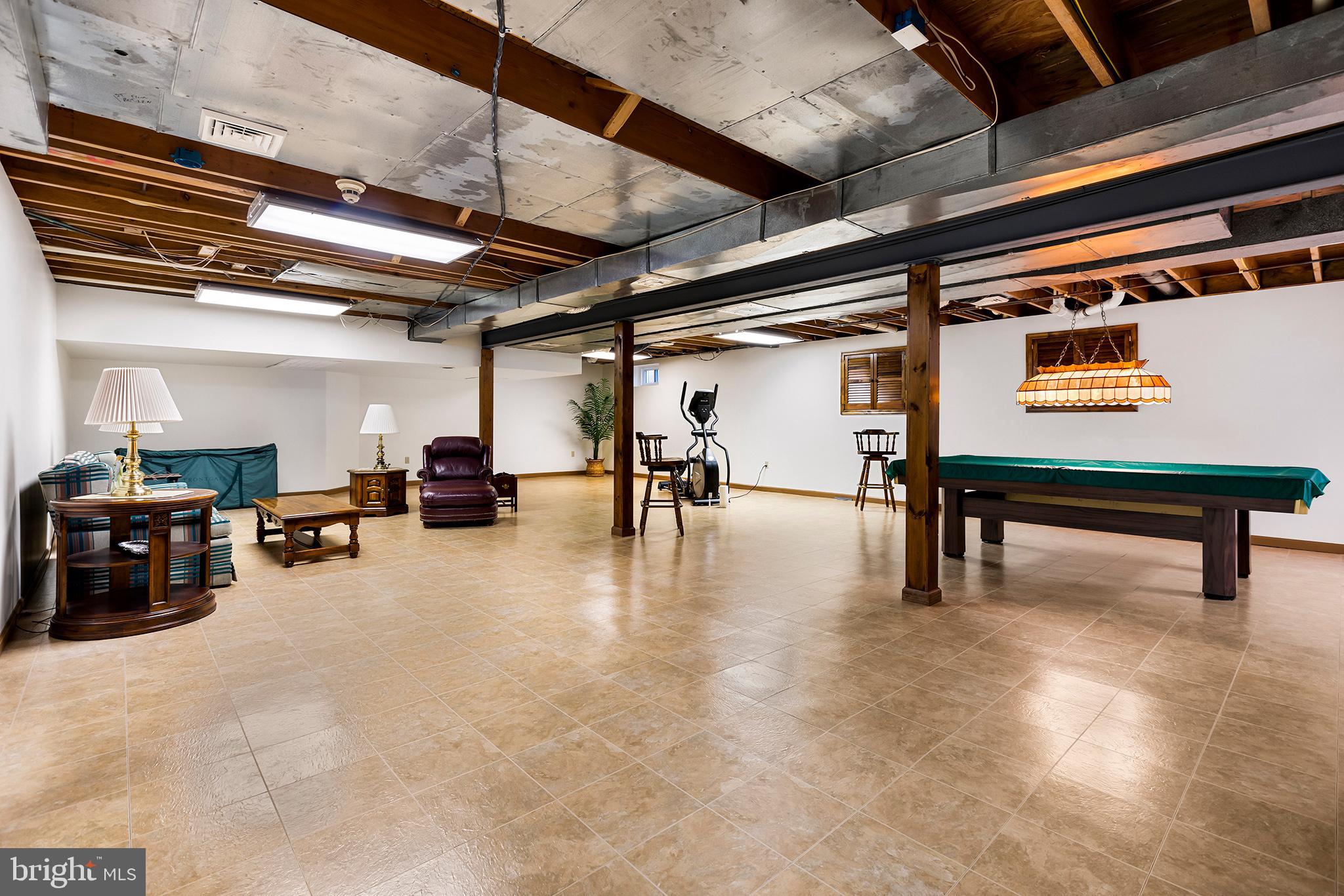 HILLCREST MDWS - Residential
