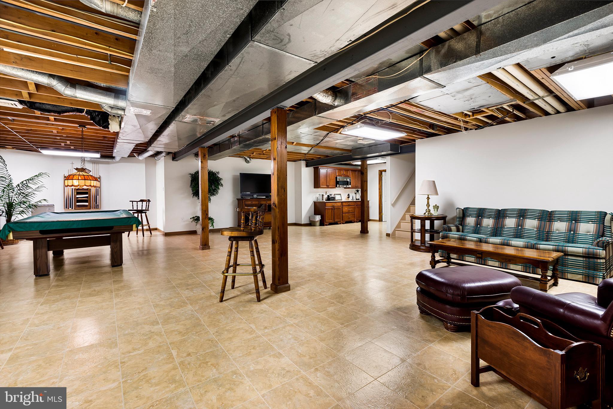 HILLCREST MDWS - Residential