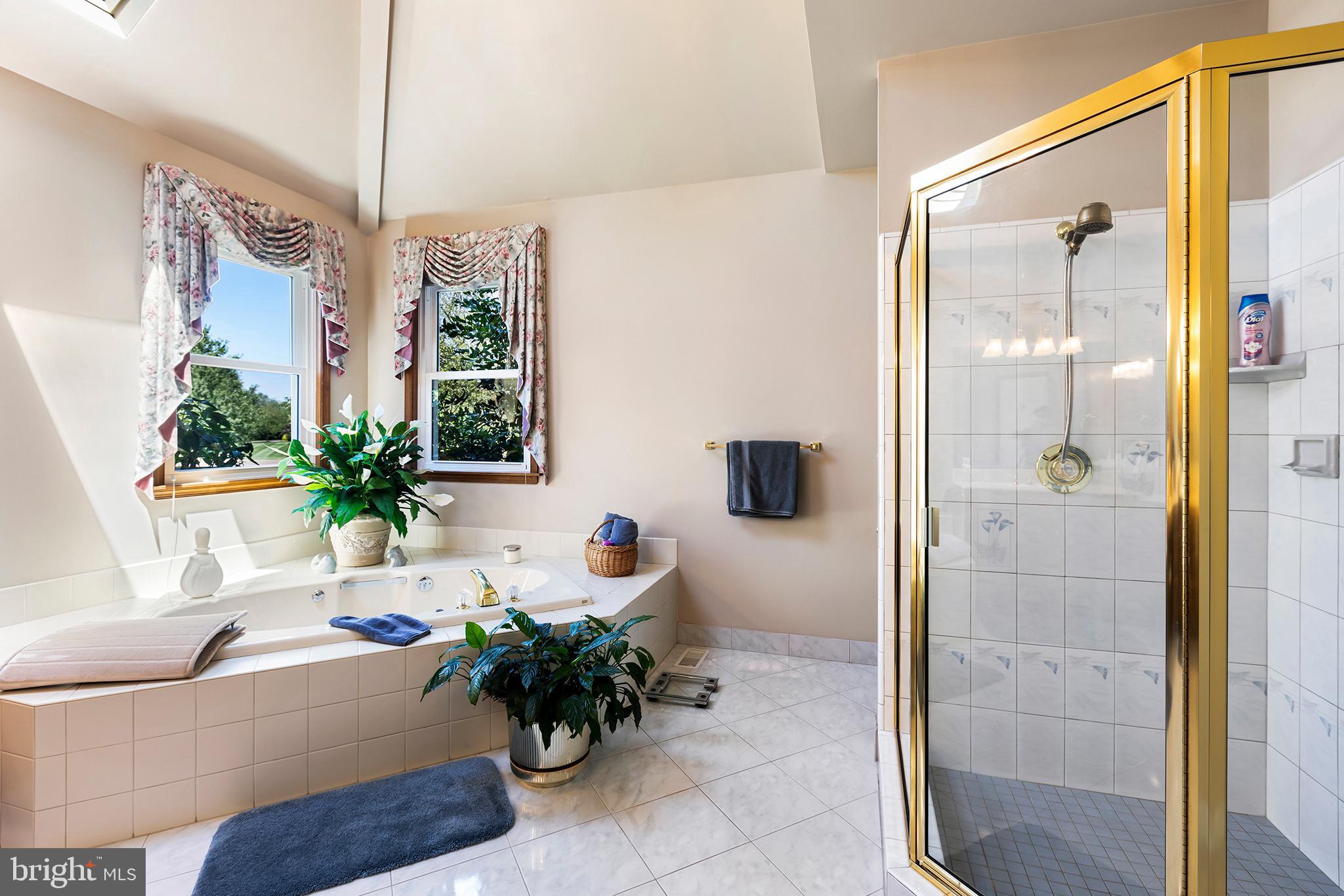 HILLCREST MDWS - Residential