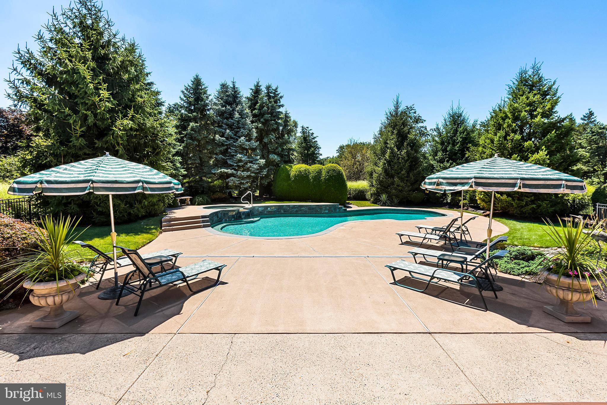 HILLCREST MDWS - Residential