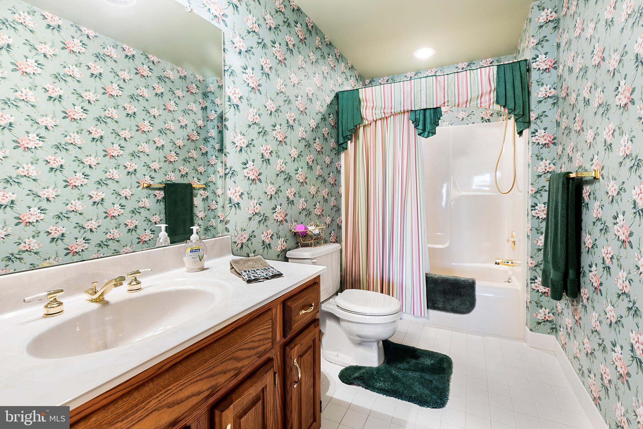 HILLCREST MDWS - Residential