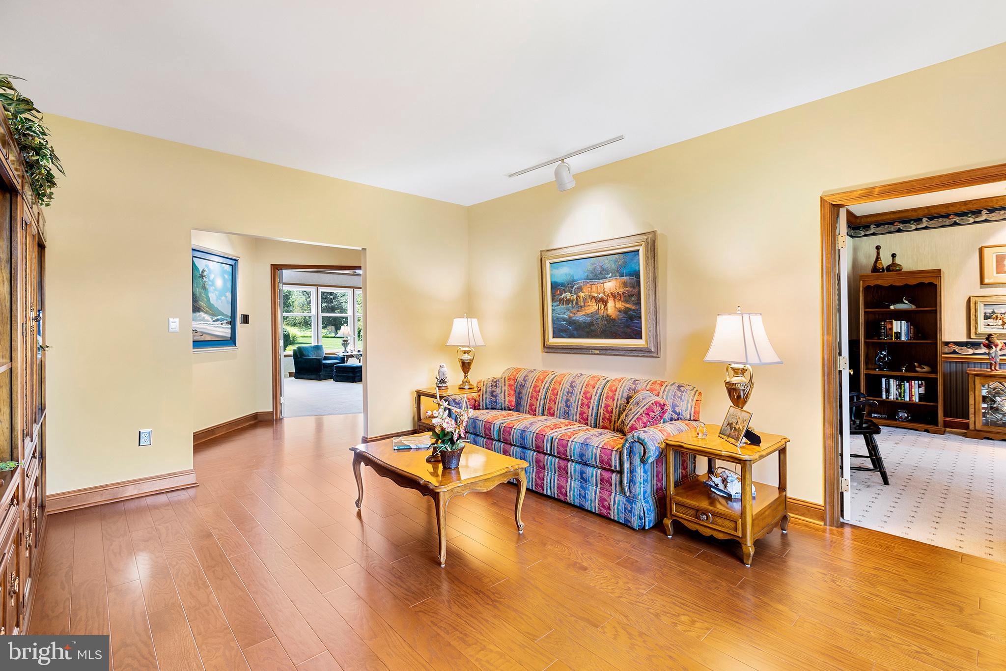 HILLCREST MDWS - Residential