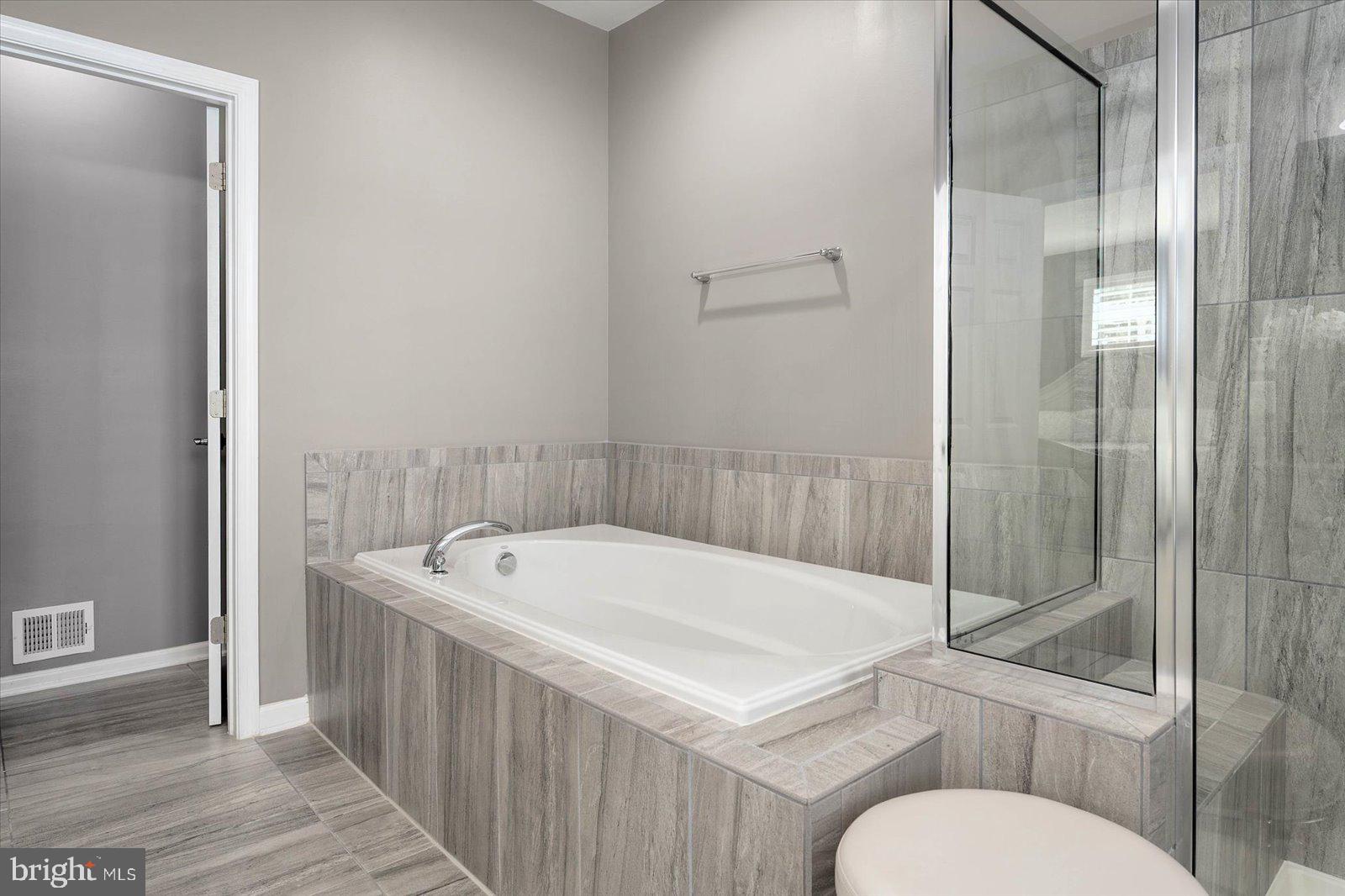 GLEN RIDDLE - Residential