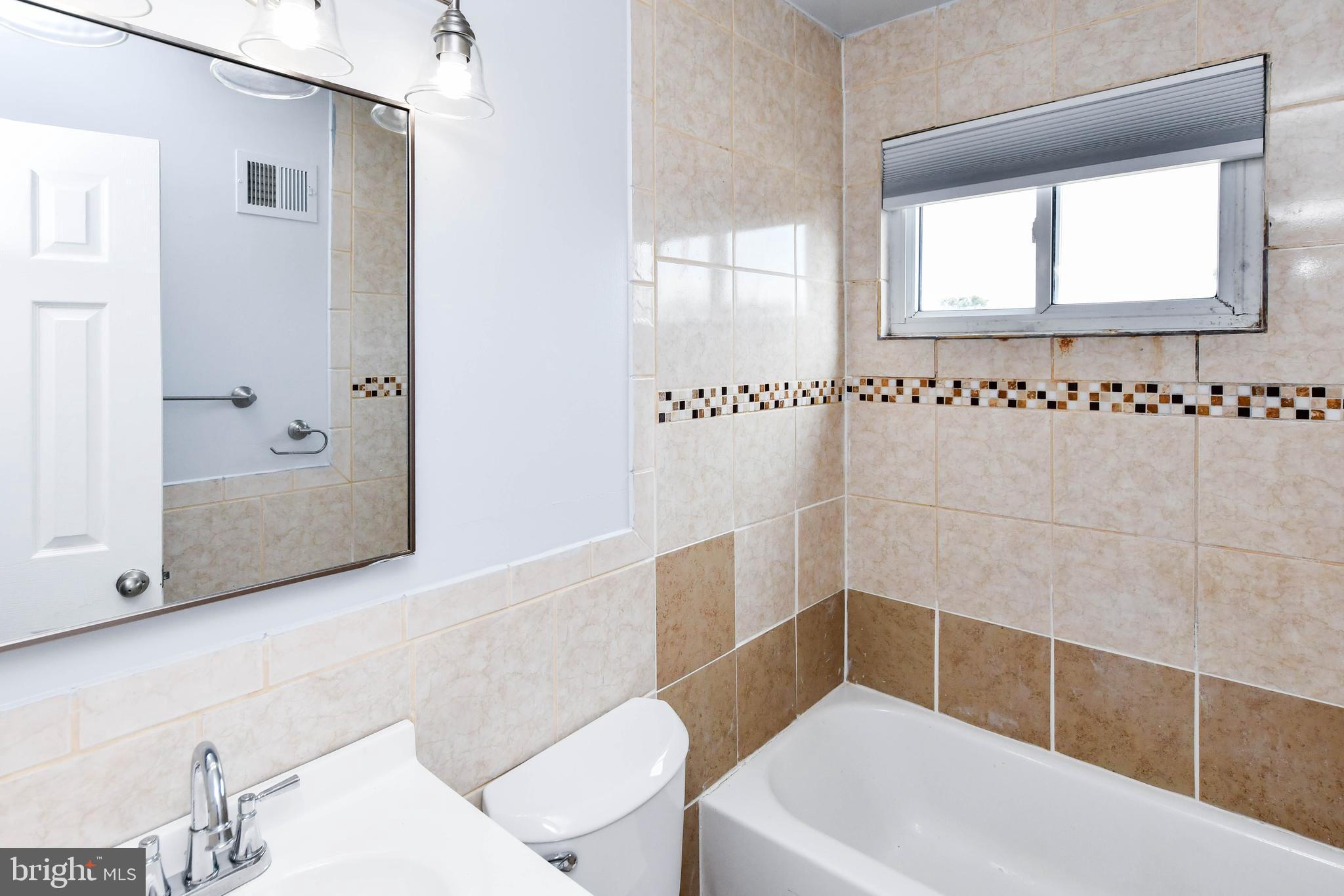 IVERSON MEWS CONDOMINIUM - Residential