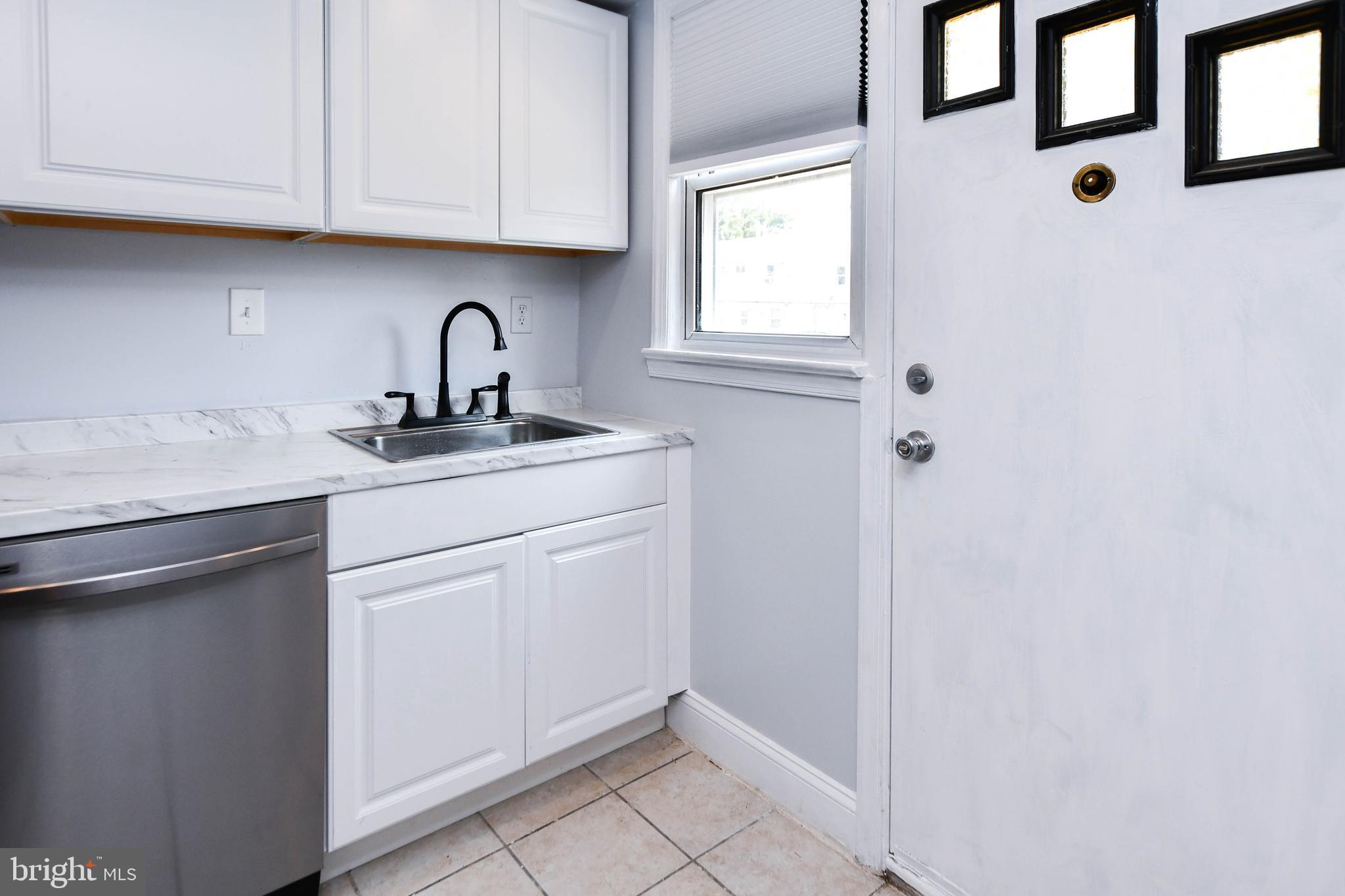 IVERSON MEWS CONDOMINIUM - Residential