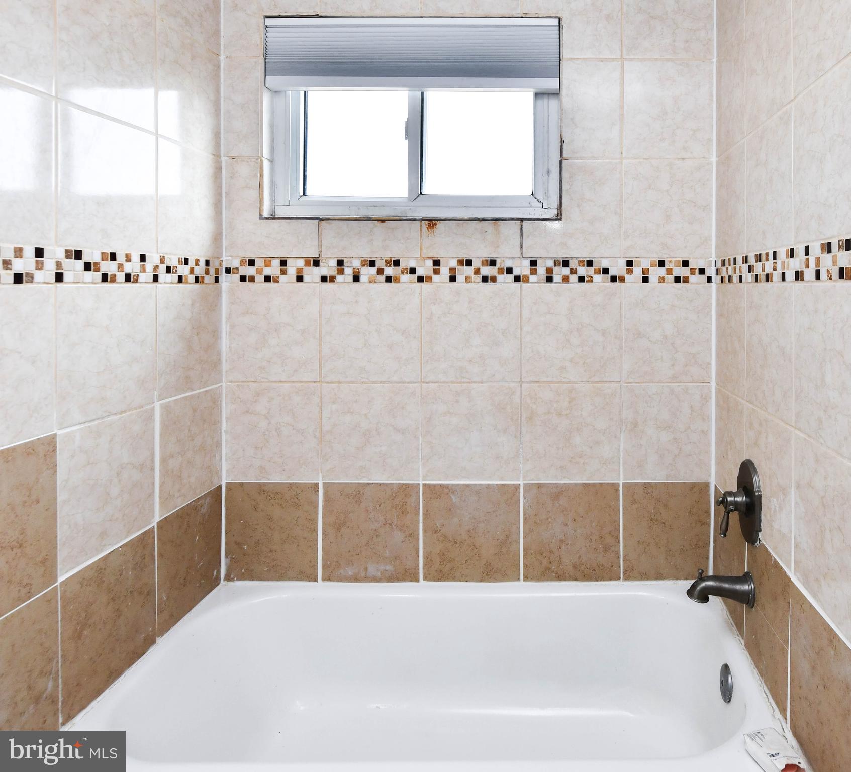 IVERSON MEWS CONDOMINIUM - Residential