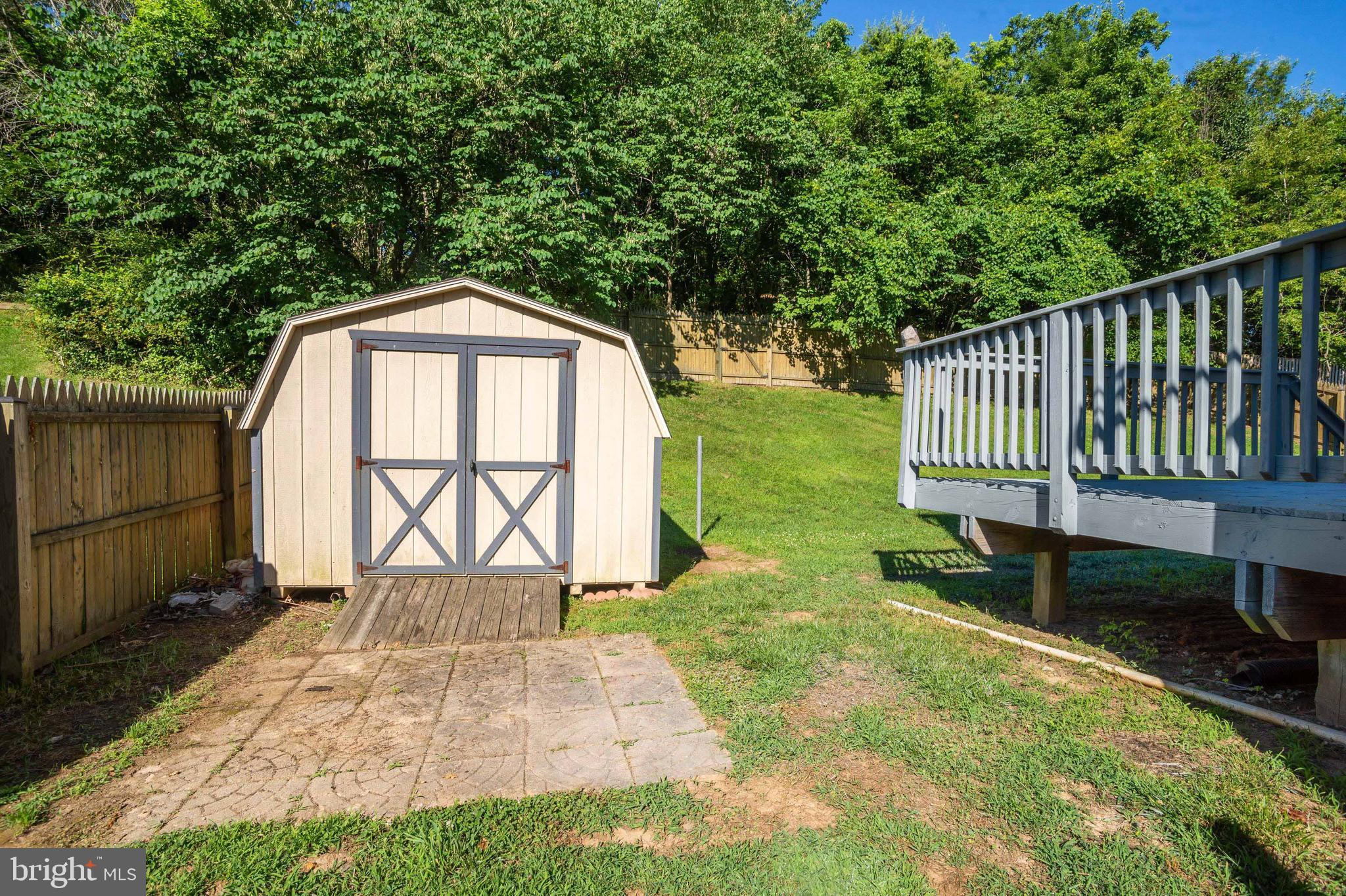 STRAWBERRY HILL EST SUB - Residential