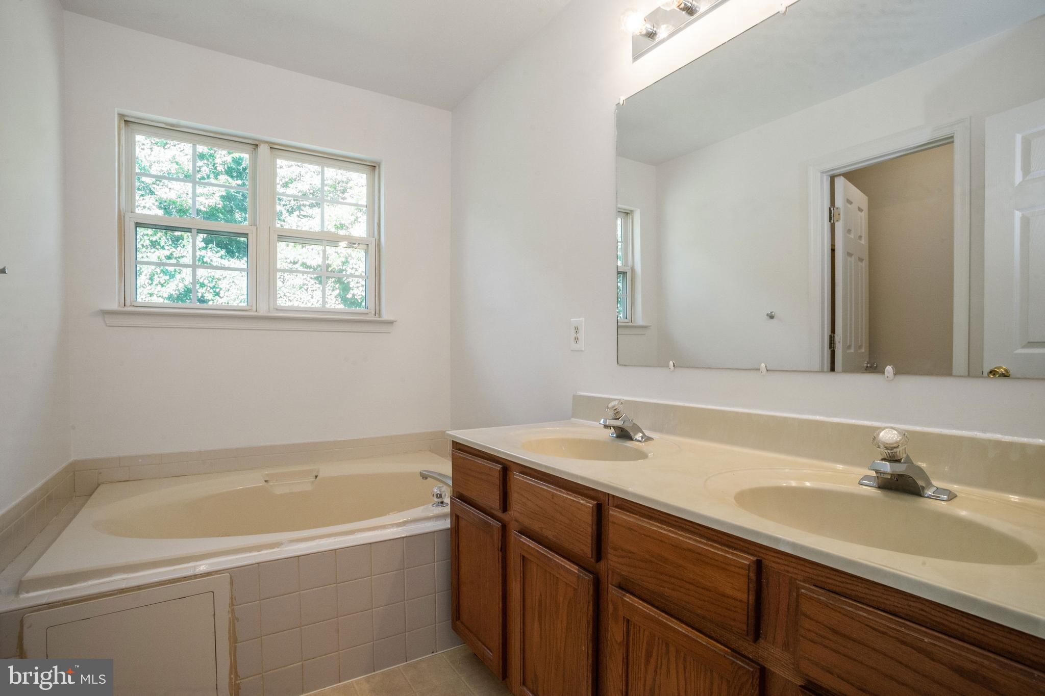 STRAWBERRY HILL EST SUB - Residential