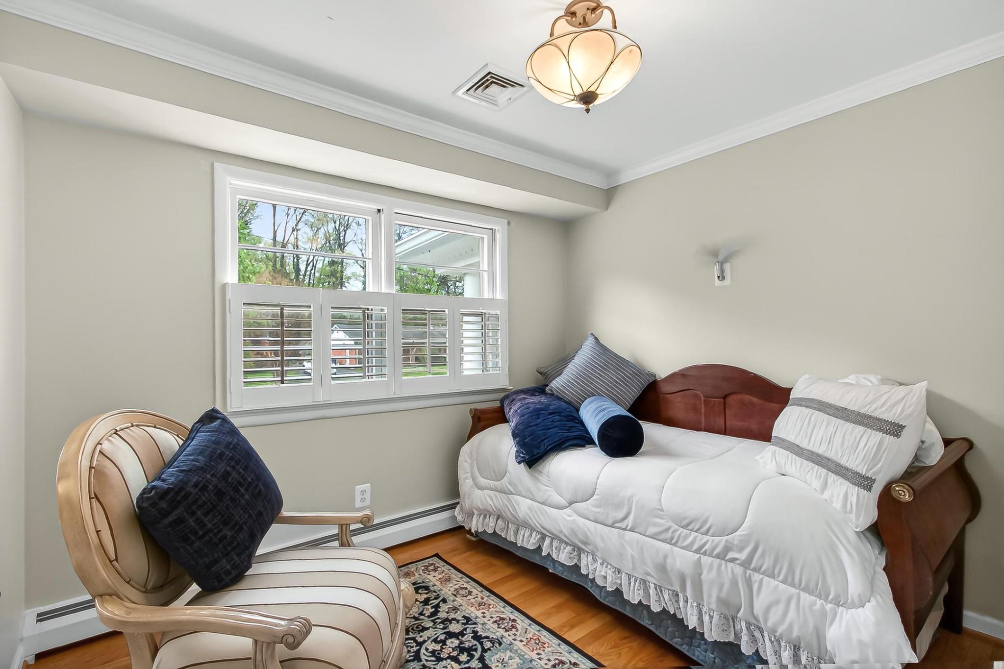 CRESTWOOD MANOR - Residential