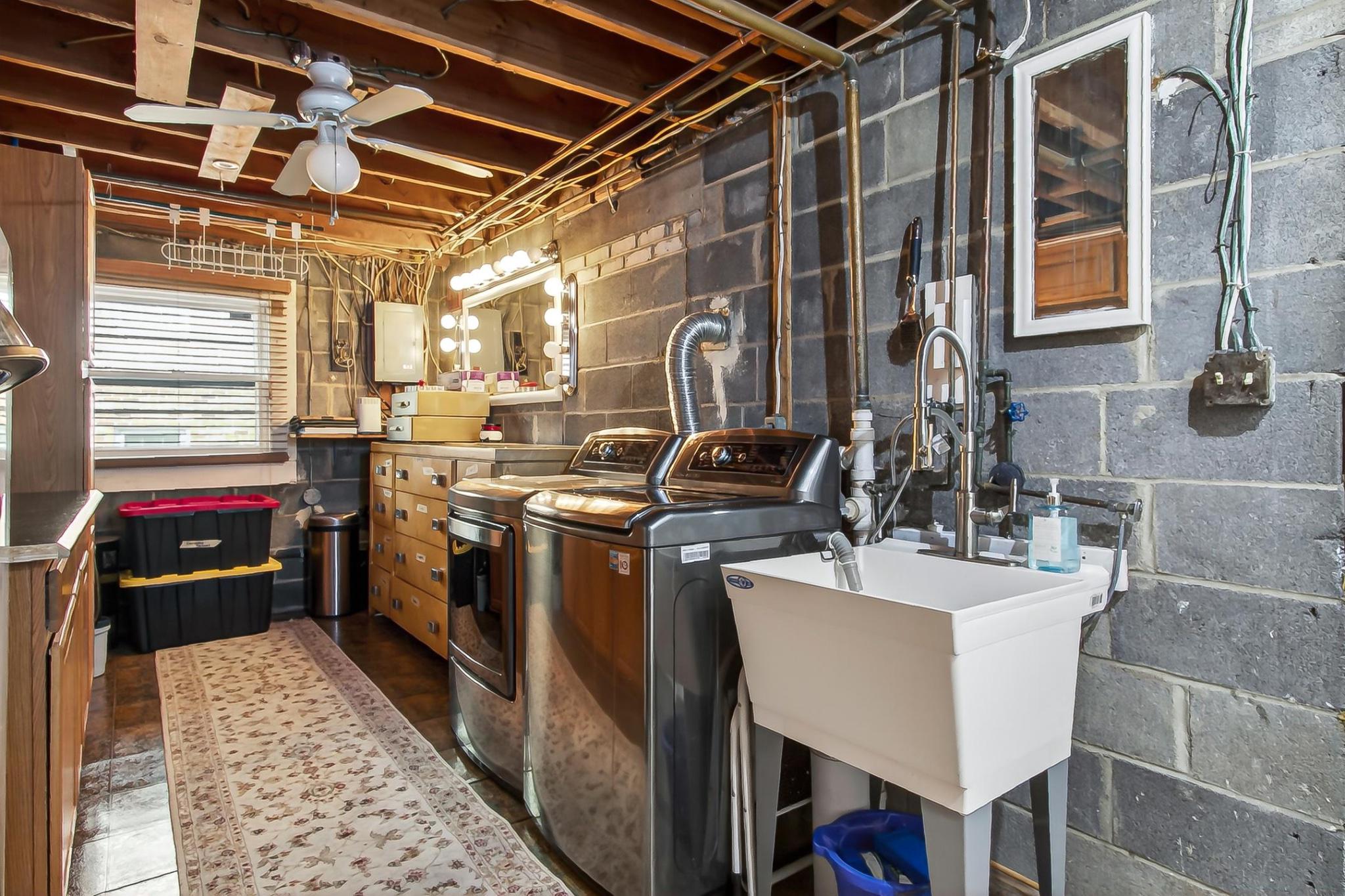 CRESTWOOD MANOR - Residential