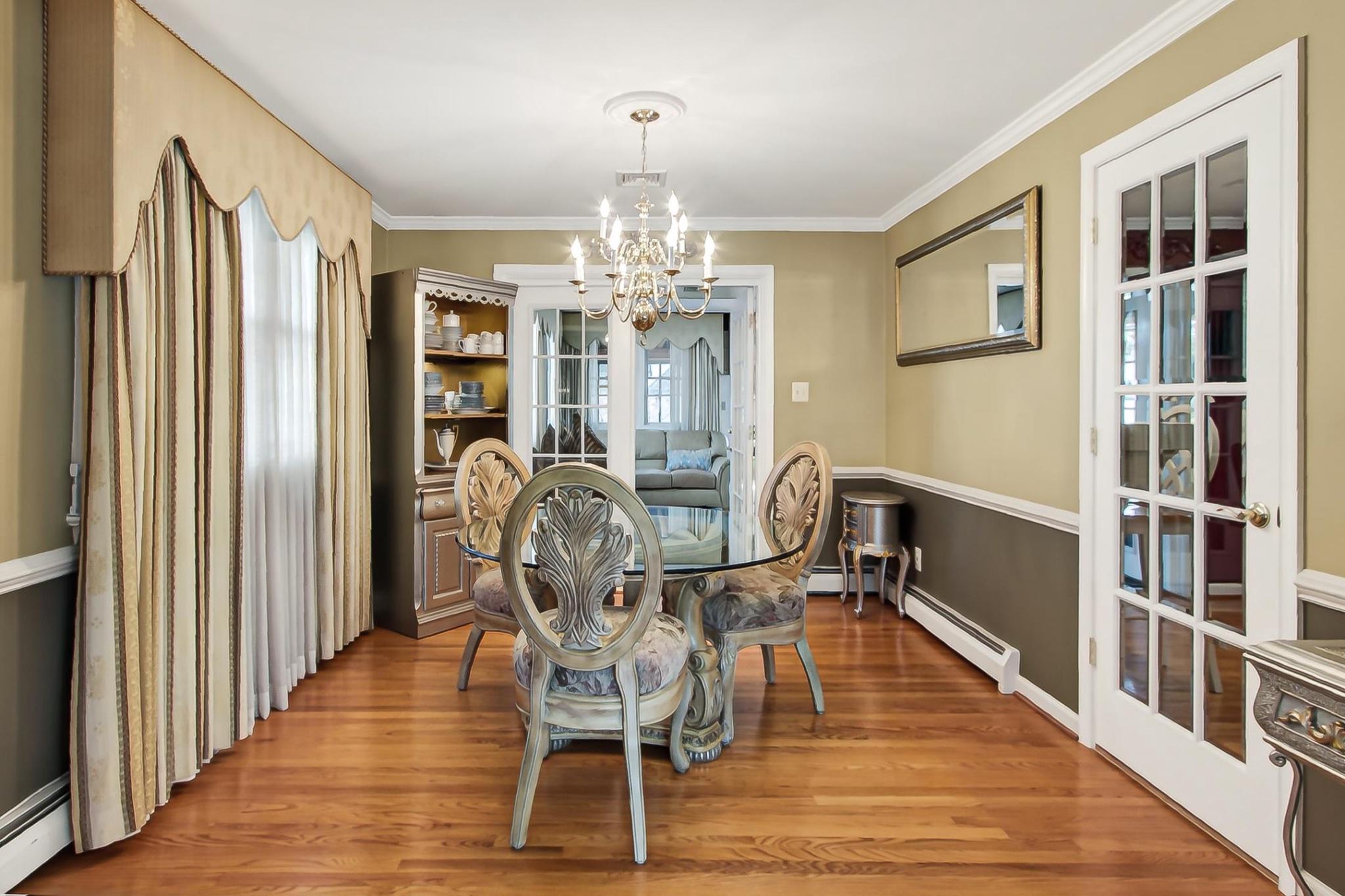 CRESTWOOD MANOR - Residential