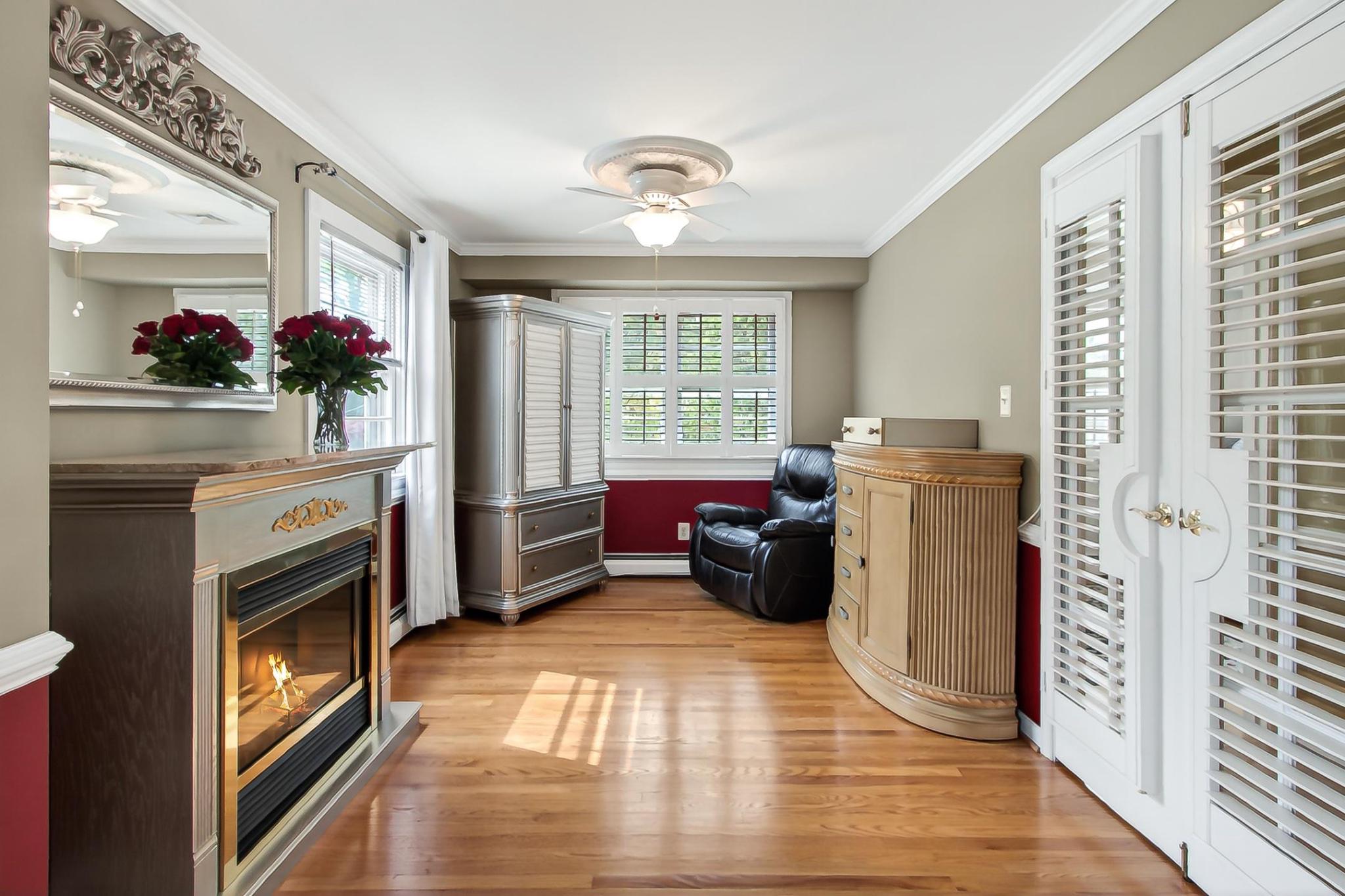 CRESTWOOD MANOR - Residential