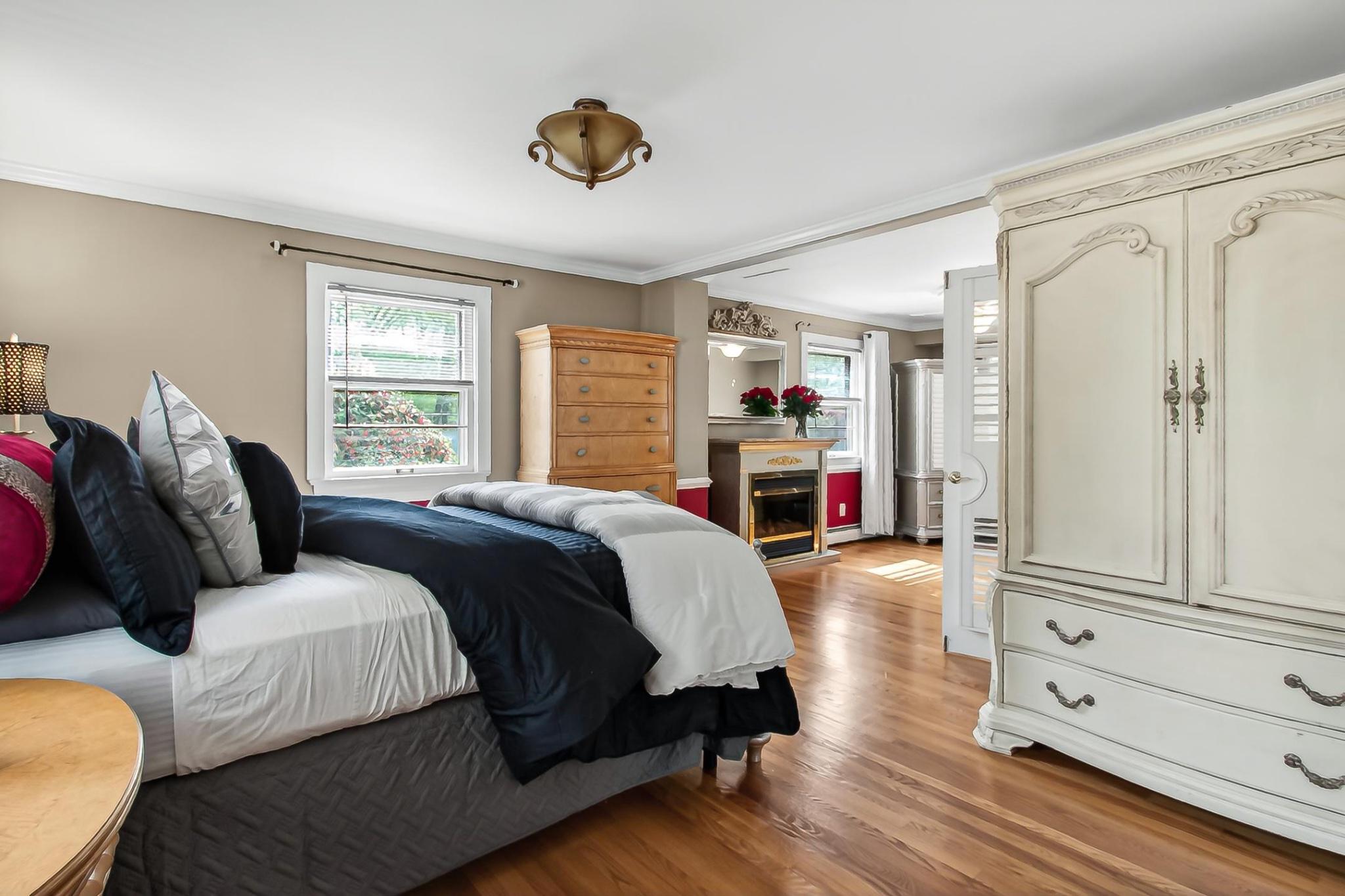 CRESTWOOD MANOR - Residential