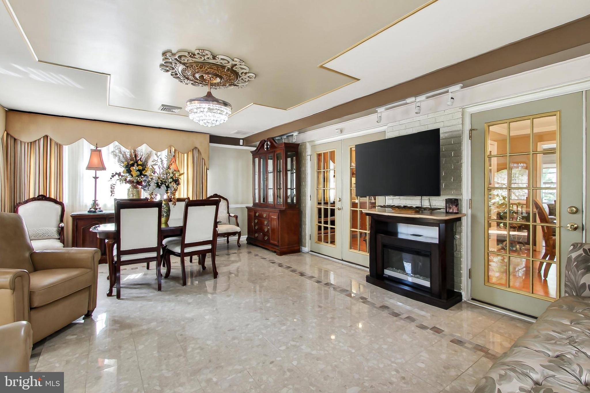 CRESTWOOD MANOR - Residential