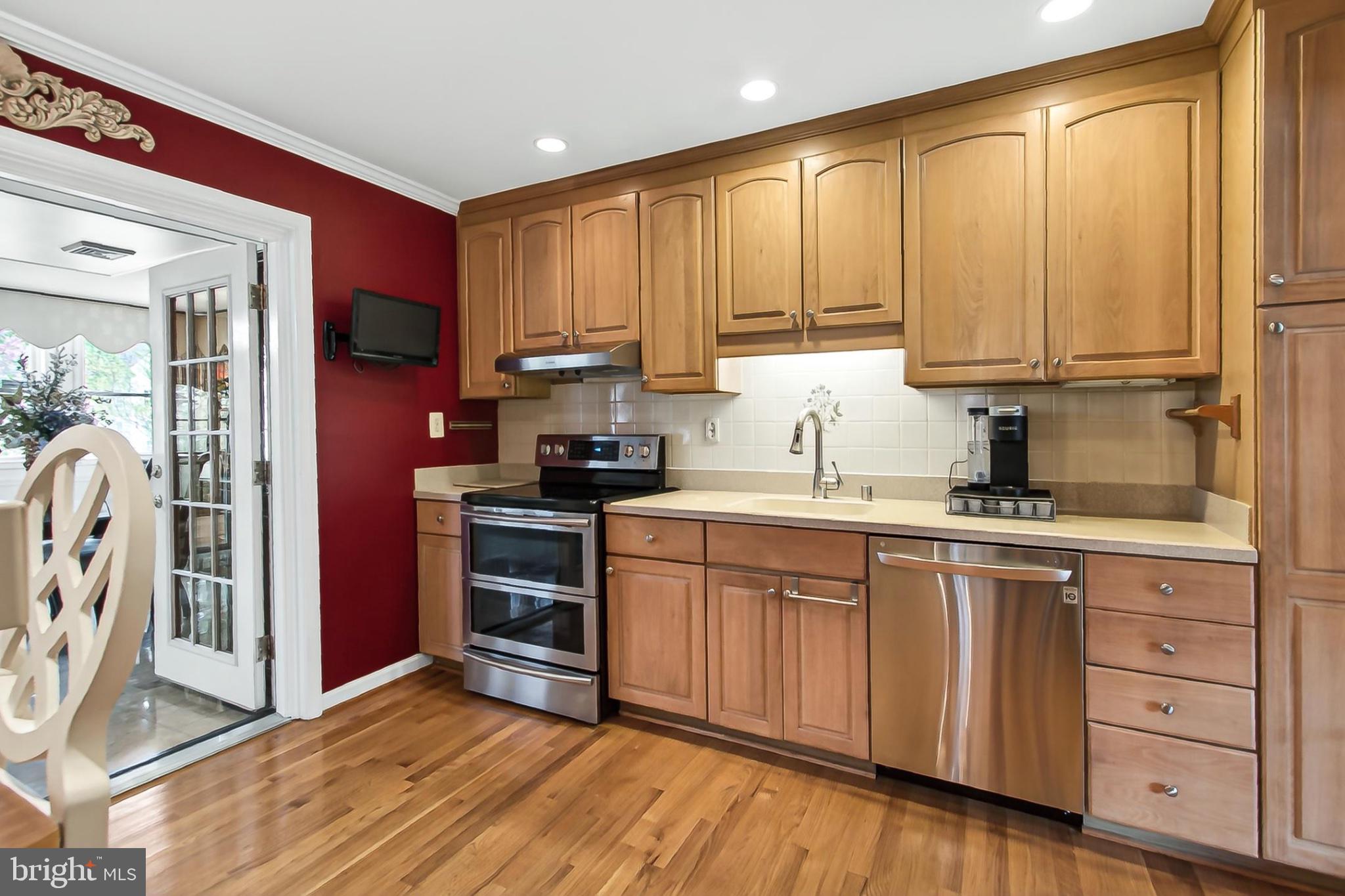 CRESTWOOD MANOR - Residential