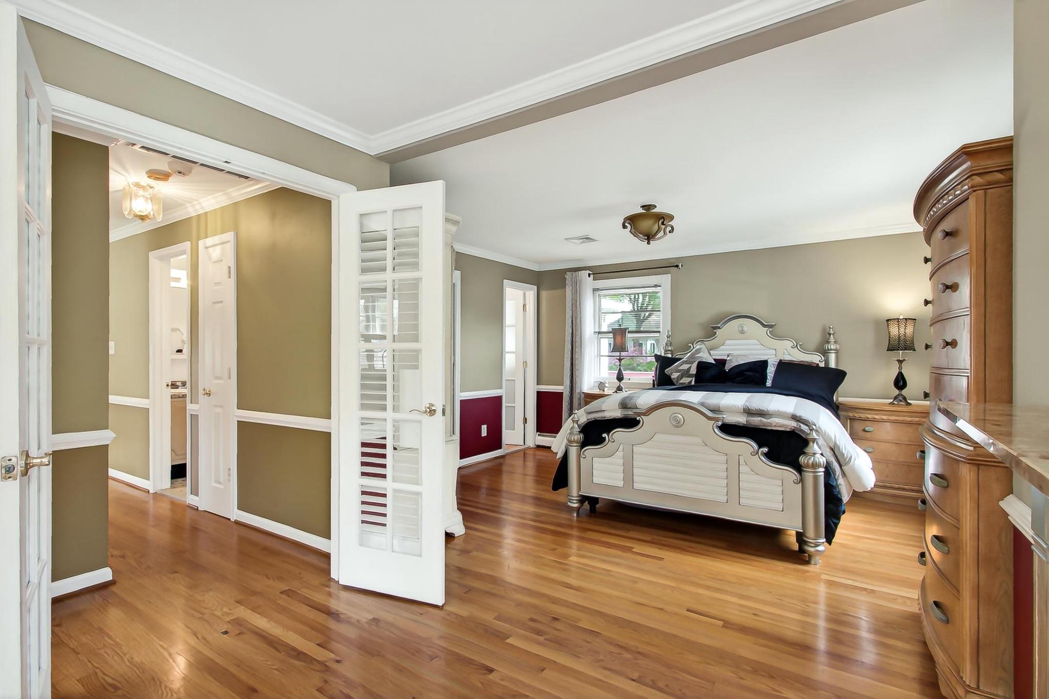 CRESTWOOD MANOR - Residential