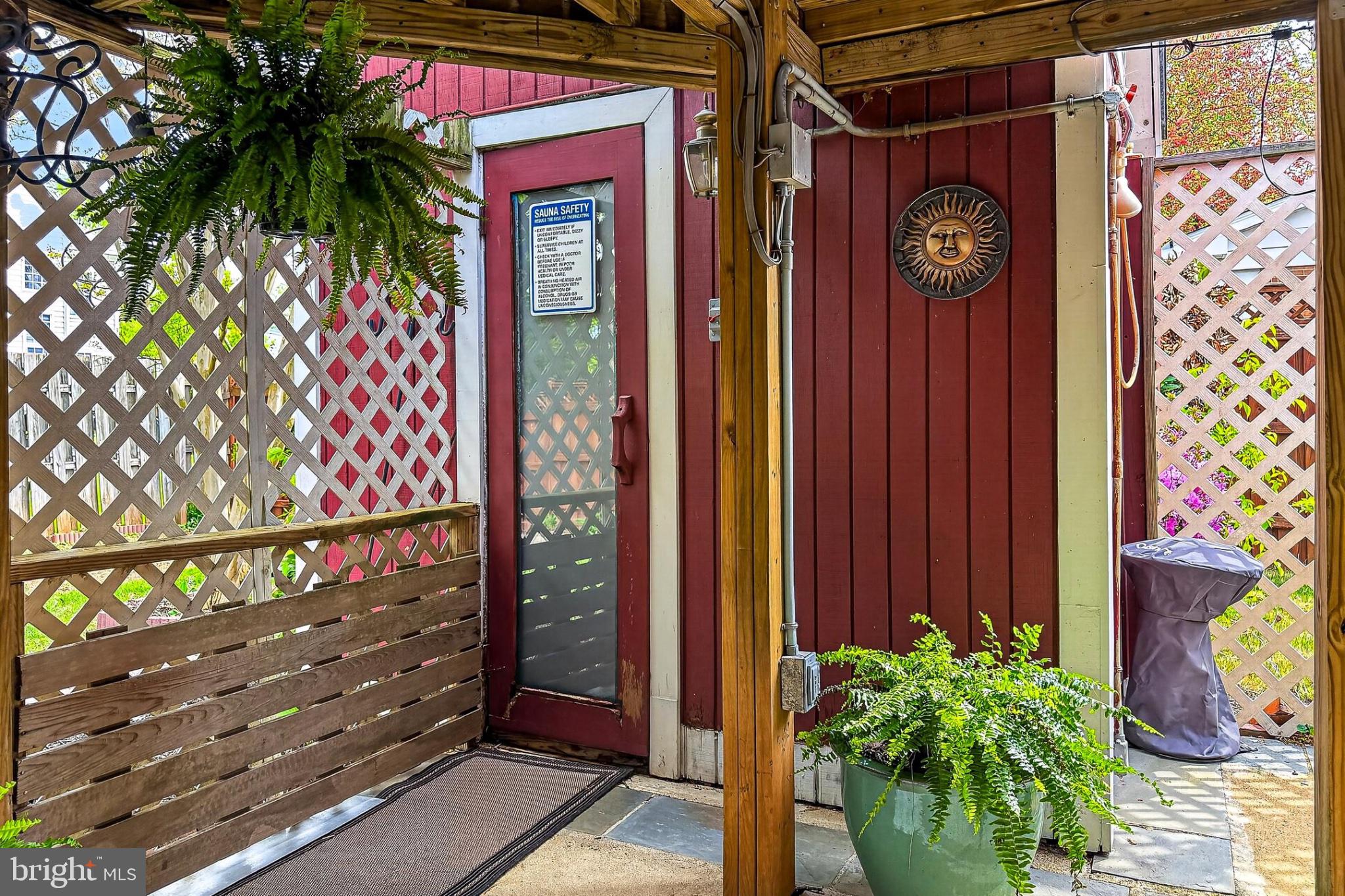 CRESTWOOD MANOR - Residential