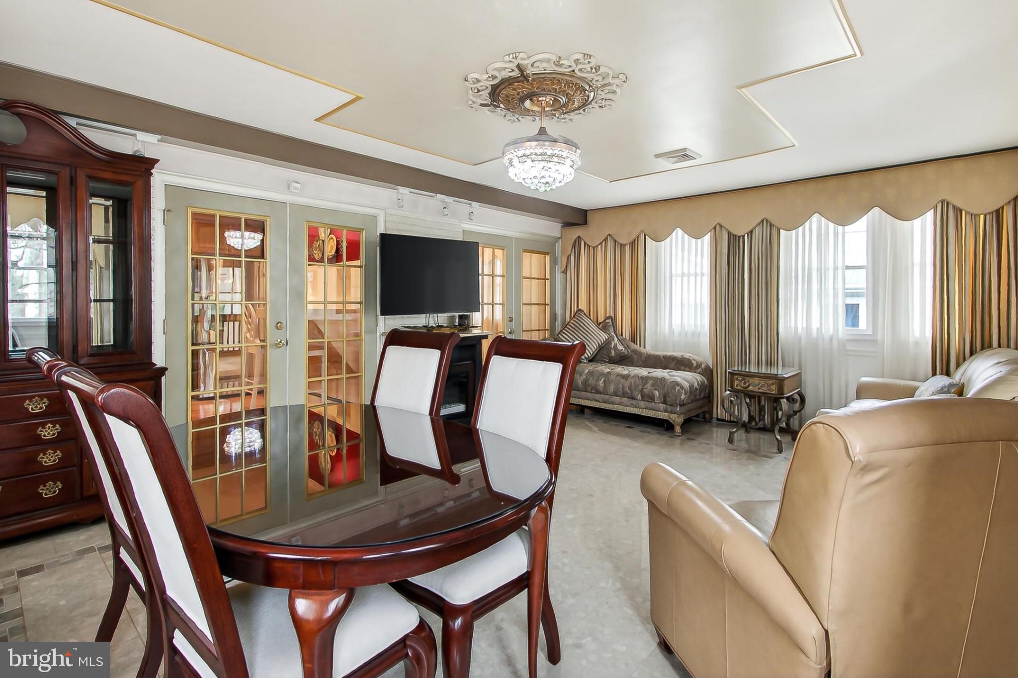 CRESTWOOD MANOR - Residential