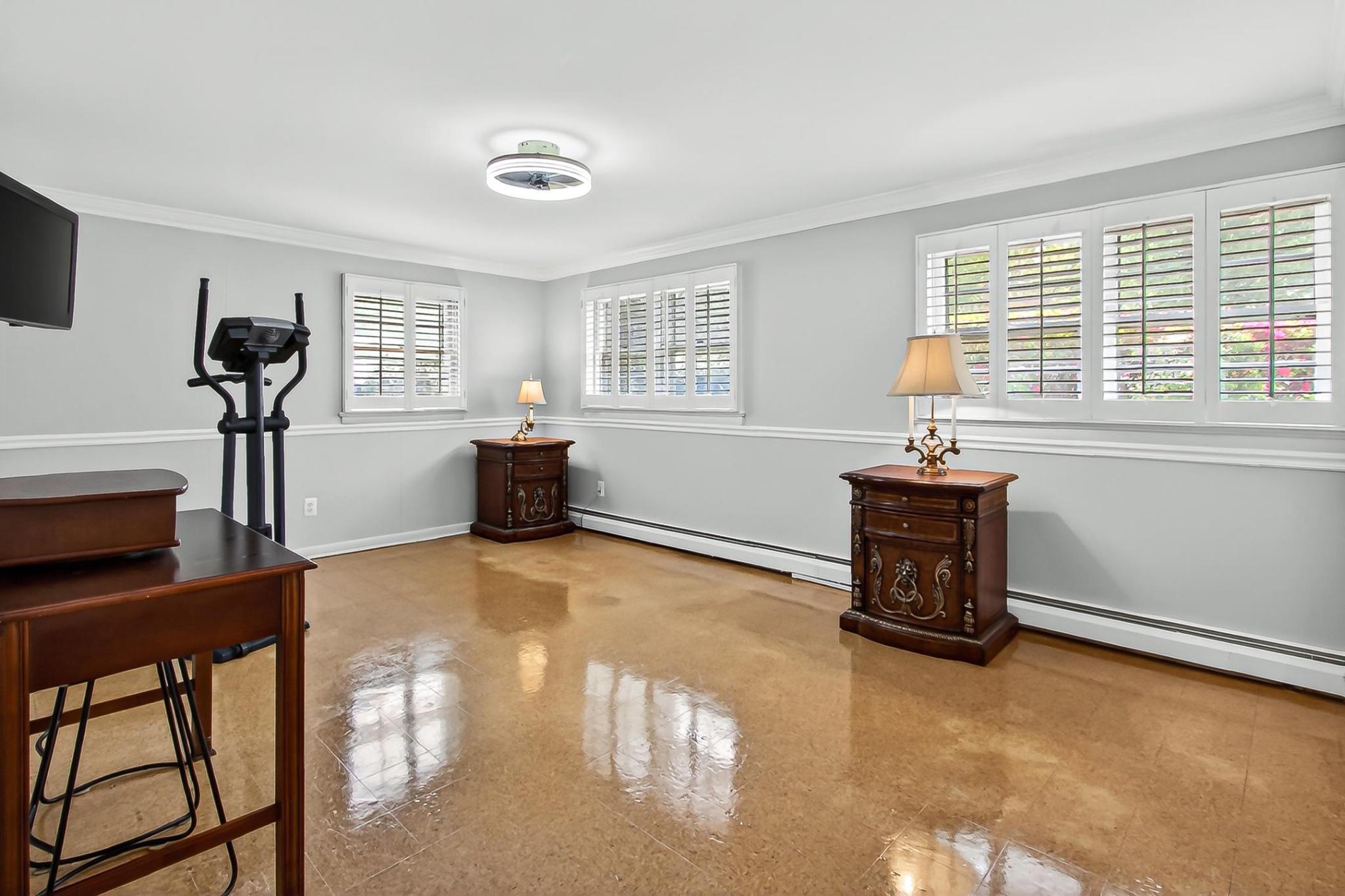 CRESTWOOD MANOR - Residential