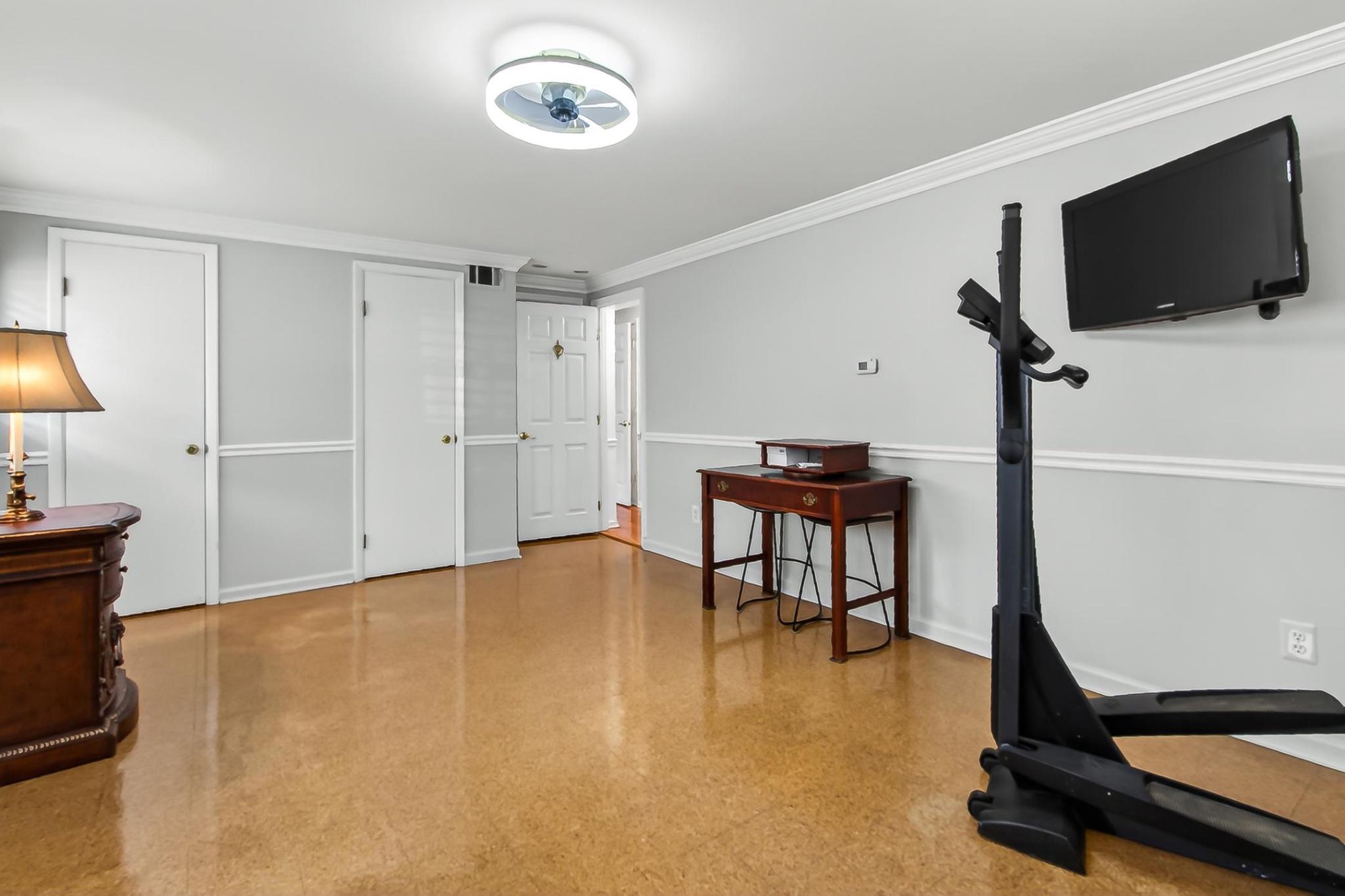 CRESTWOOD MANOR - Residential