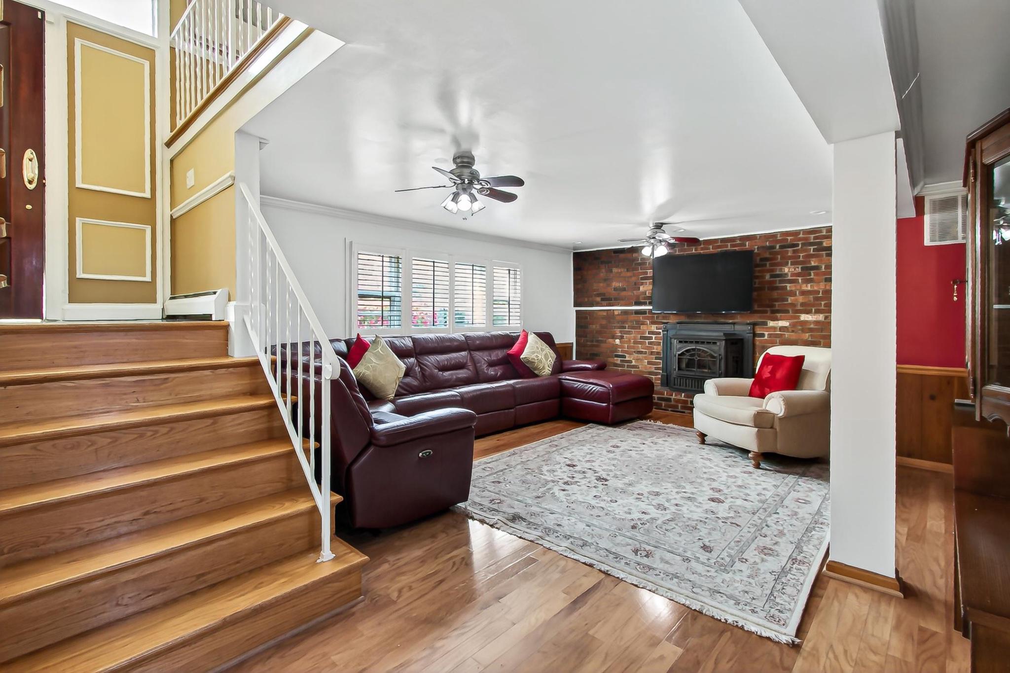 CRESTWOOD MANOR - Residential