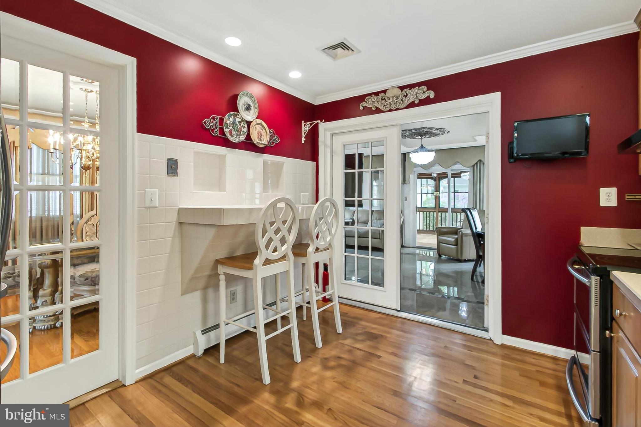 CRESTWOOD MANOR - Residential