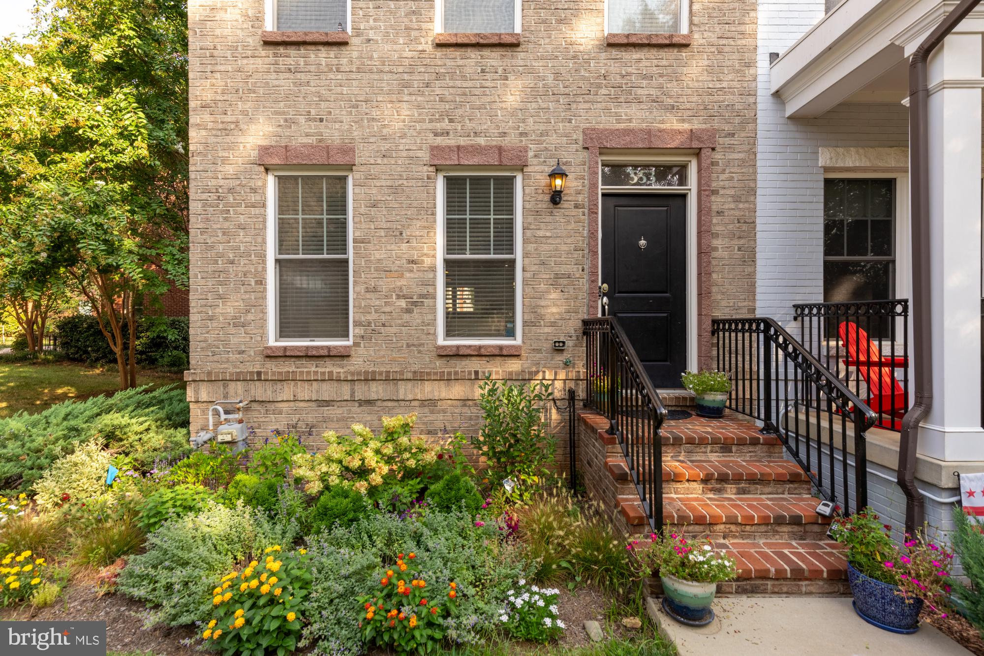 553 REGENT PLACE NE