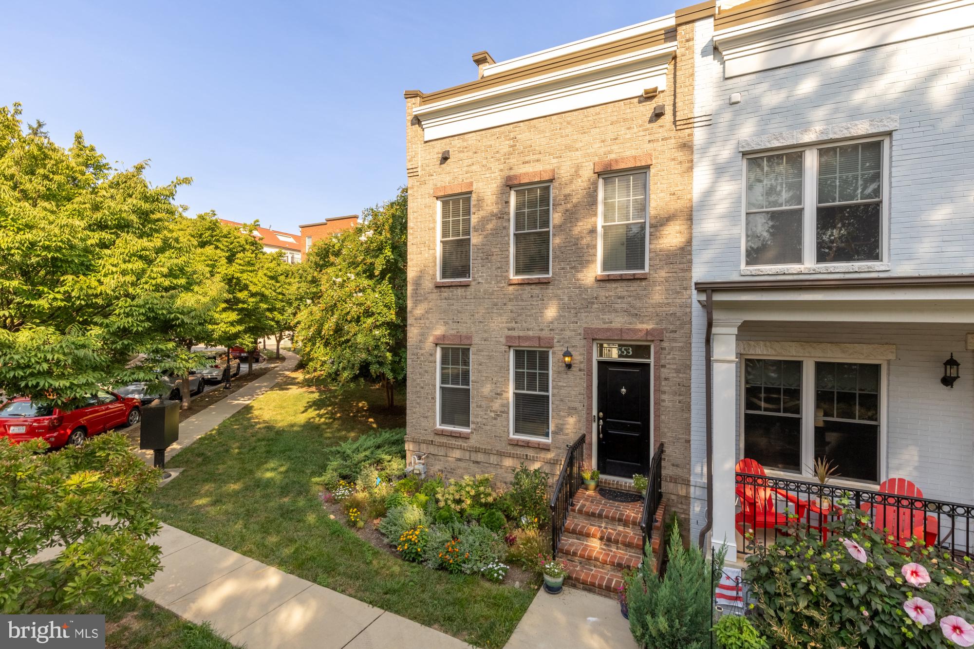 553 REGENT PLACE NE