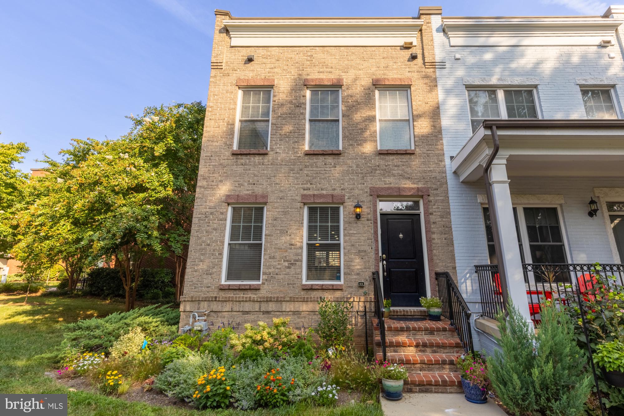 553 REGENT PLACE NE