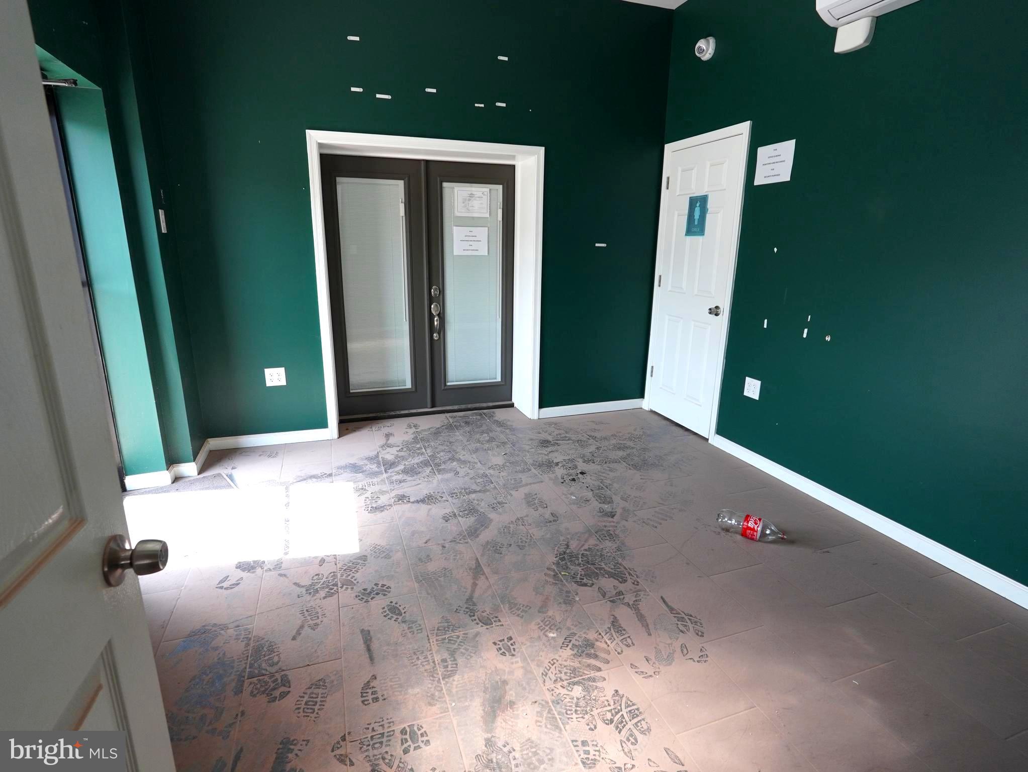 COBBS CREEK - Commercial Lease