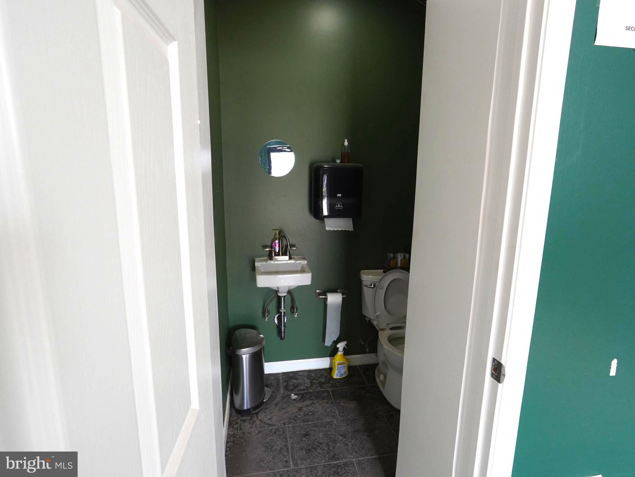 COBBS CREEK - Commercial Lease