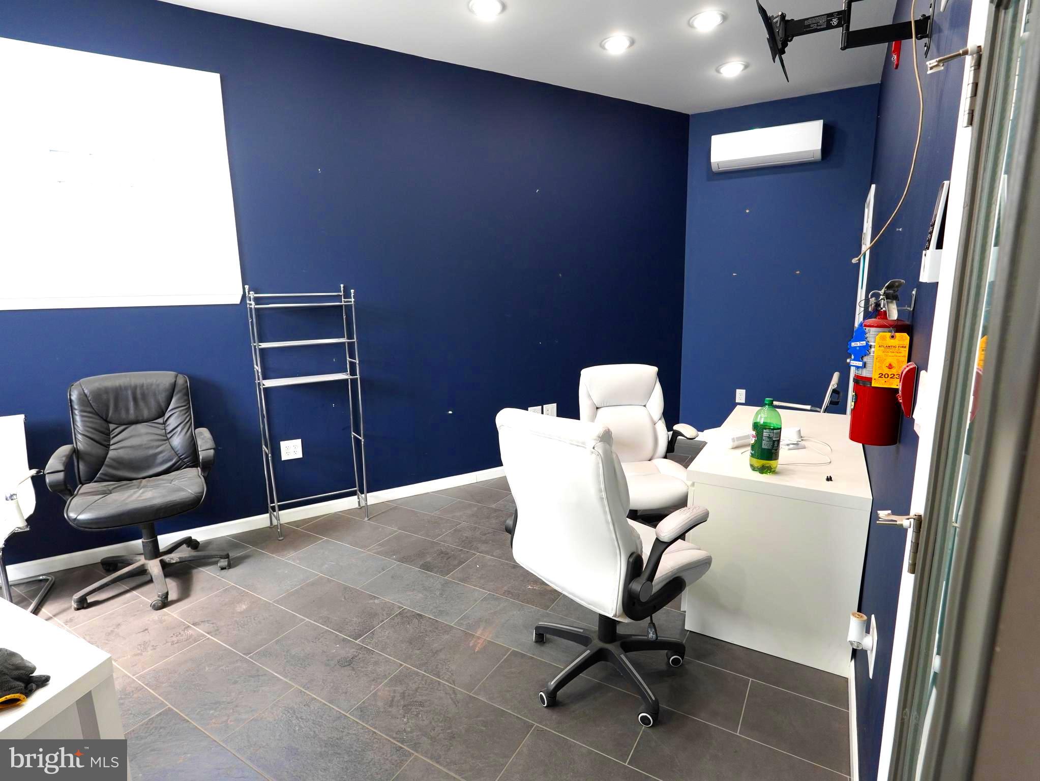 COBBS CREEK - Commercial Lease