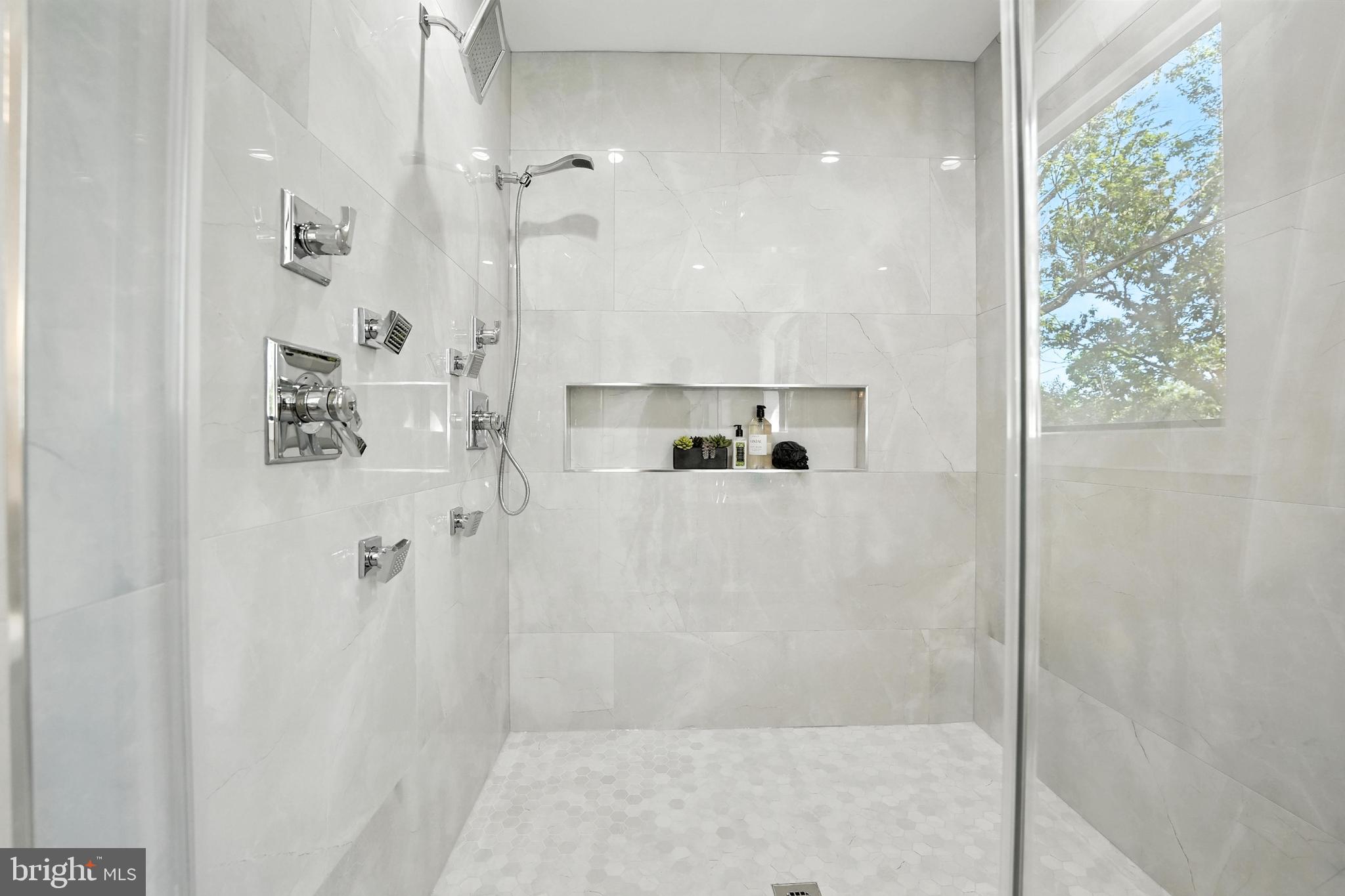 PIMMIT HILLS - Residential