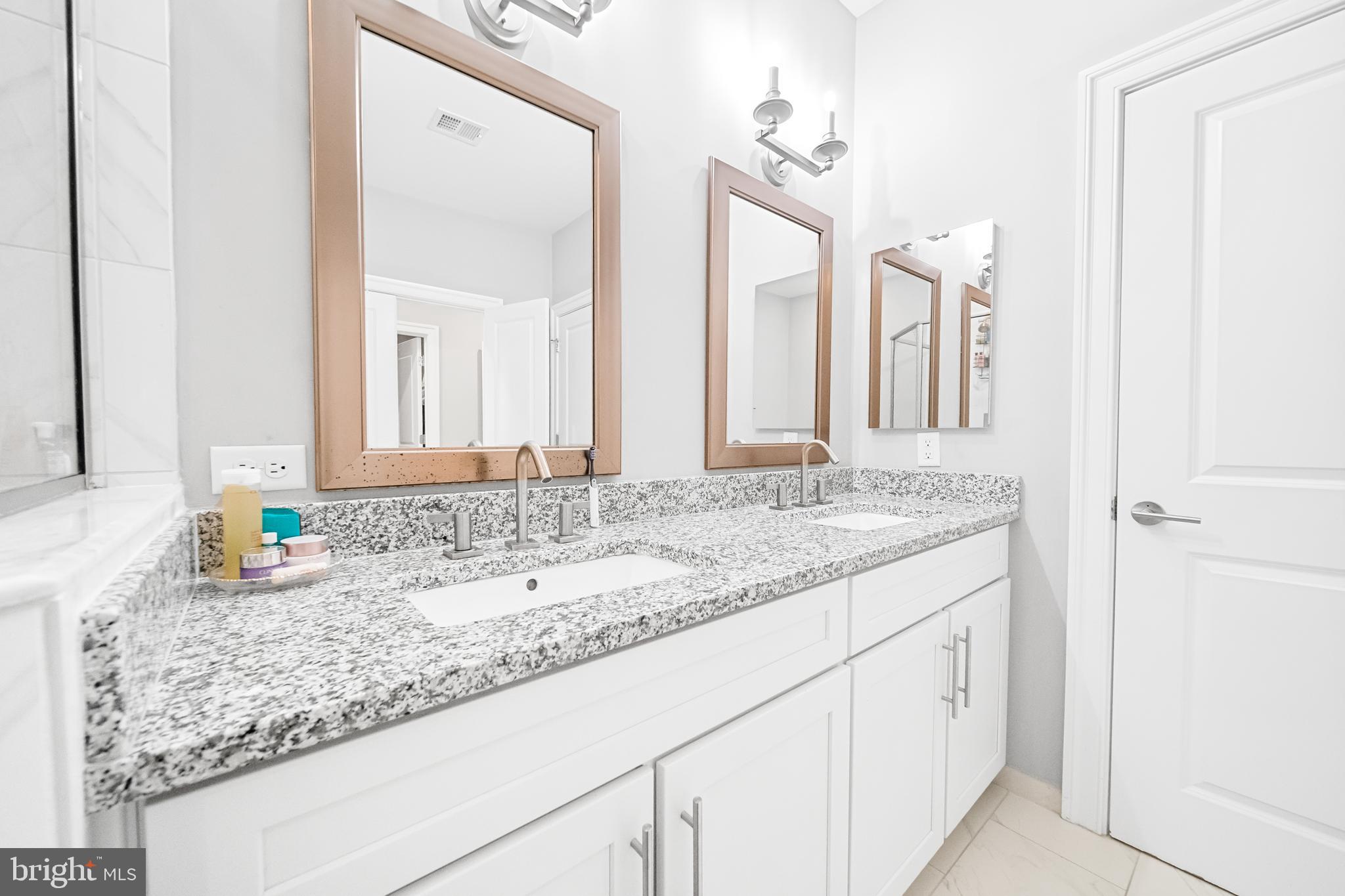 LANSDOWNE TOWN CENTER - Residential