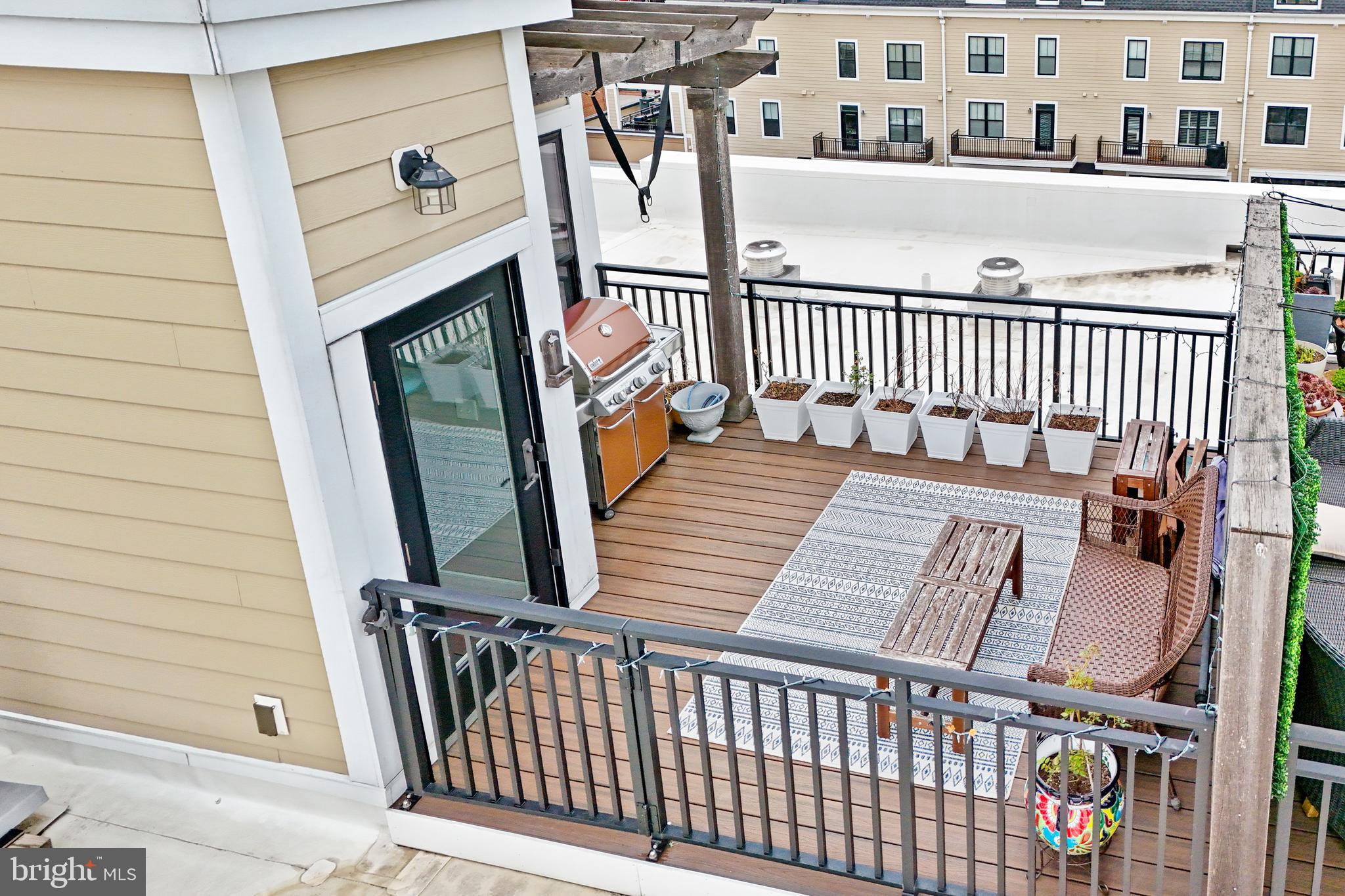 LANSDOWNE TOWN CENTER - Residential