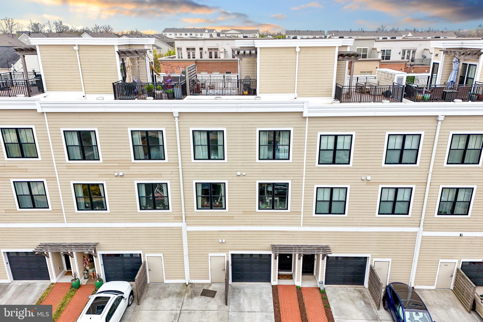 LANSDOWNE TOWN CENTER - Residential