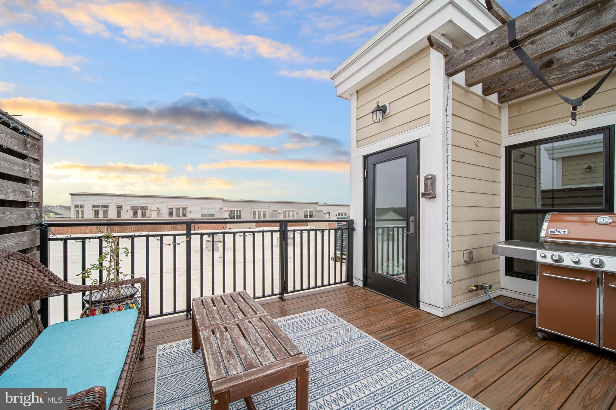 LANSDOWNE TOWN CENTER - Residential