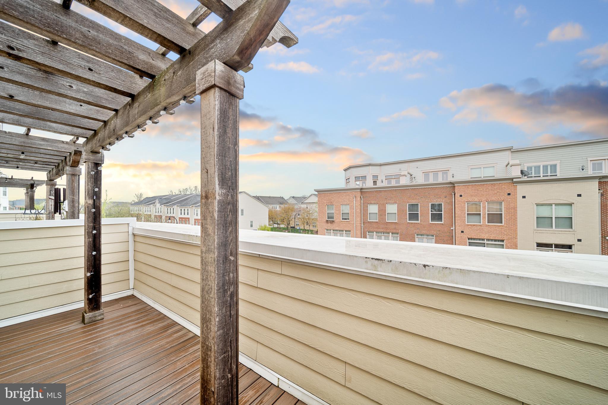 LANSDOWNE TOWN CENTER - Residential