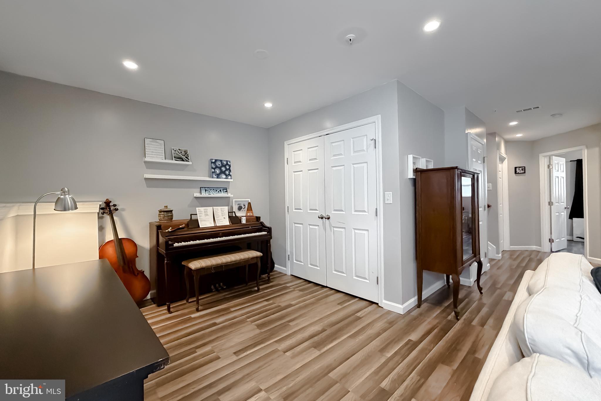 OAK TREE LANDING - Residential