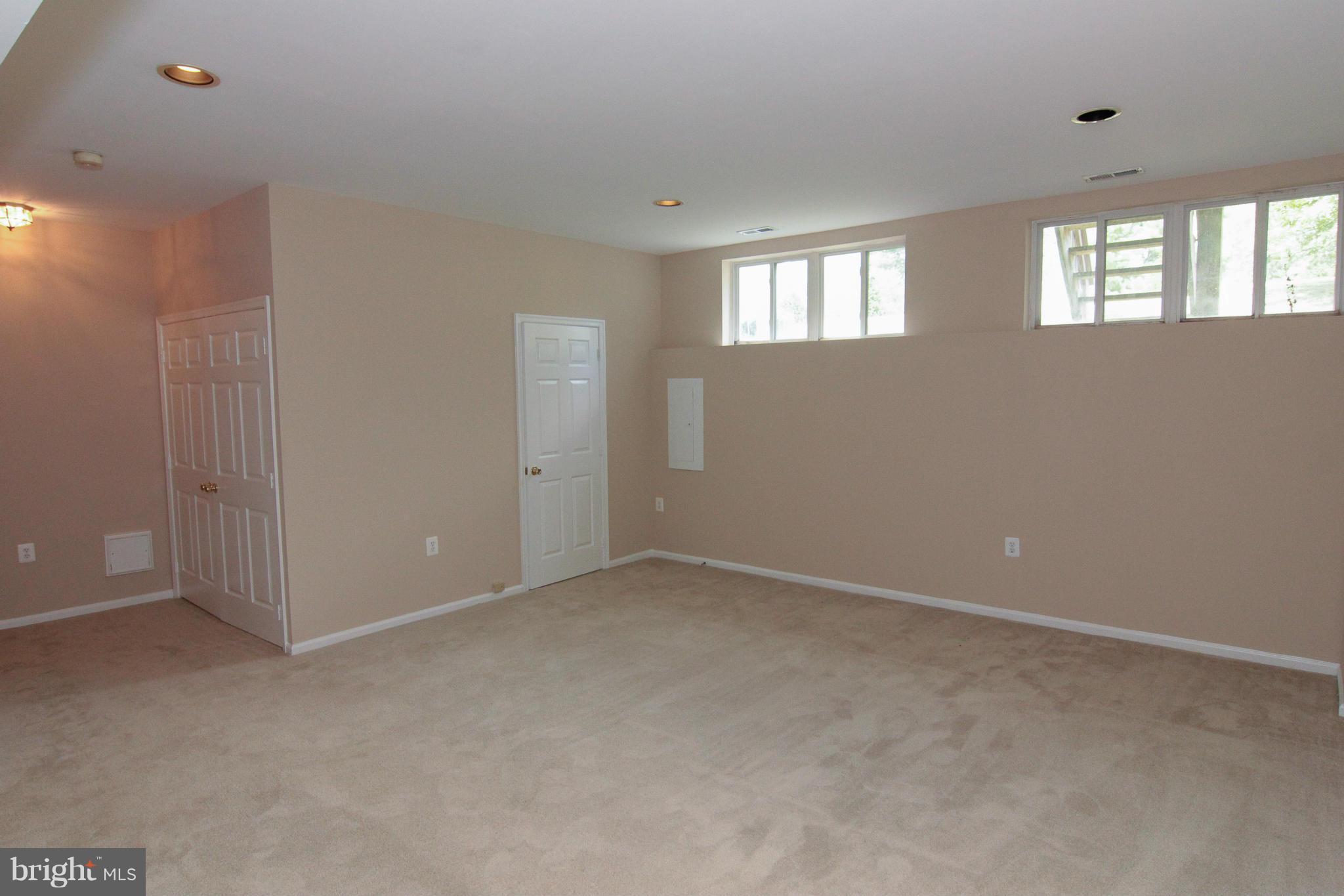 POTOMAC HUNT - Residential