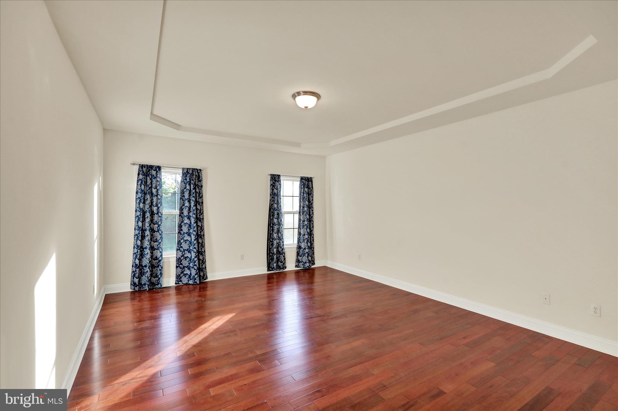 GOLDEN OAKS - Residential